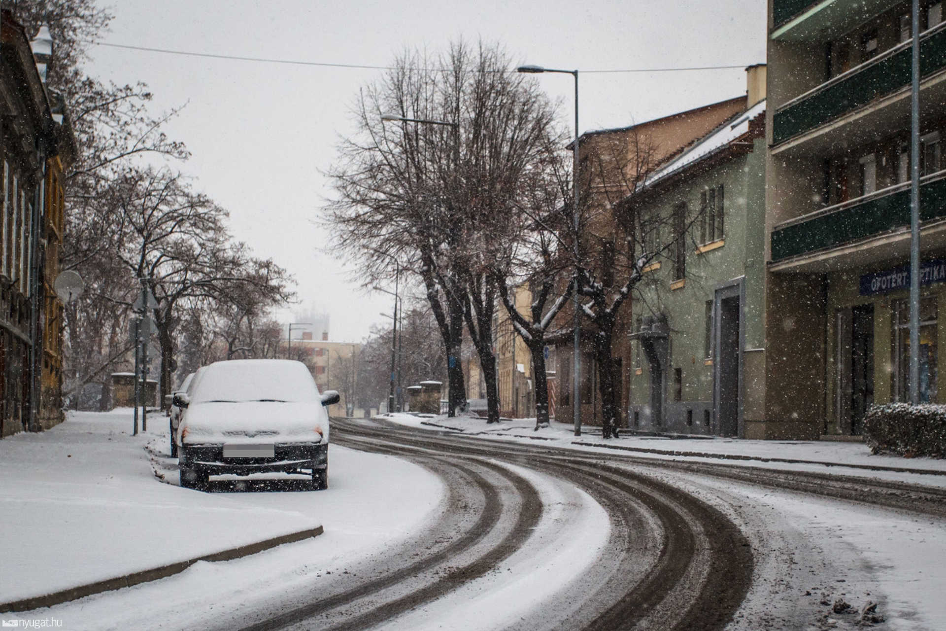 Esik a hó Szombathelyen