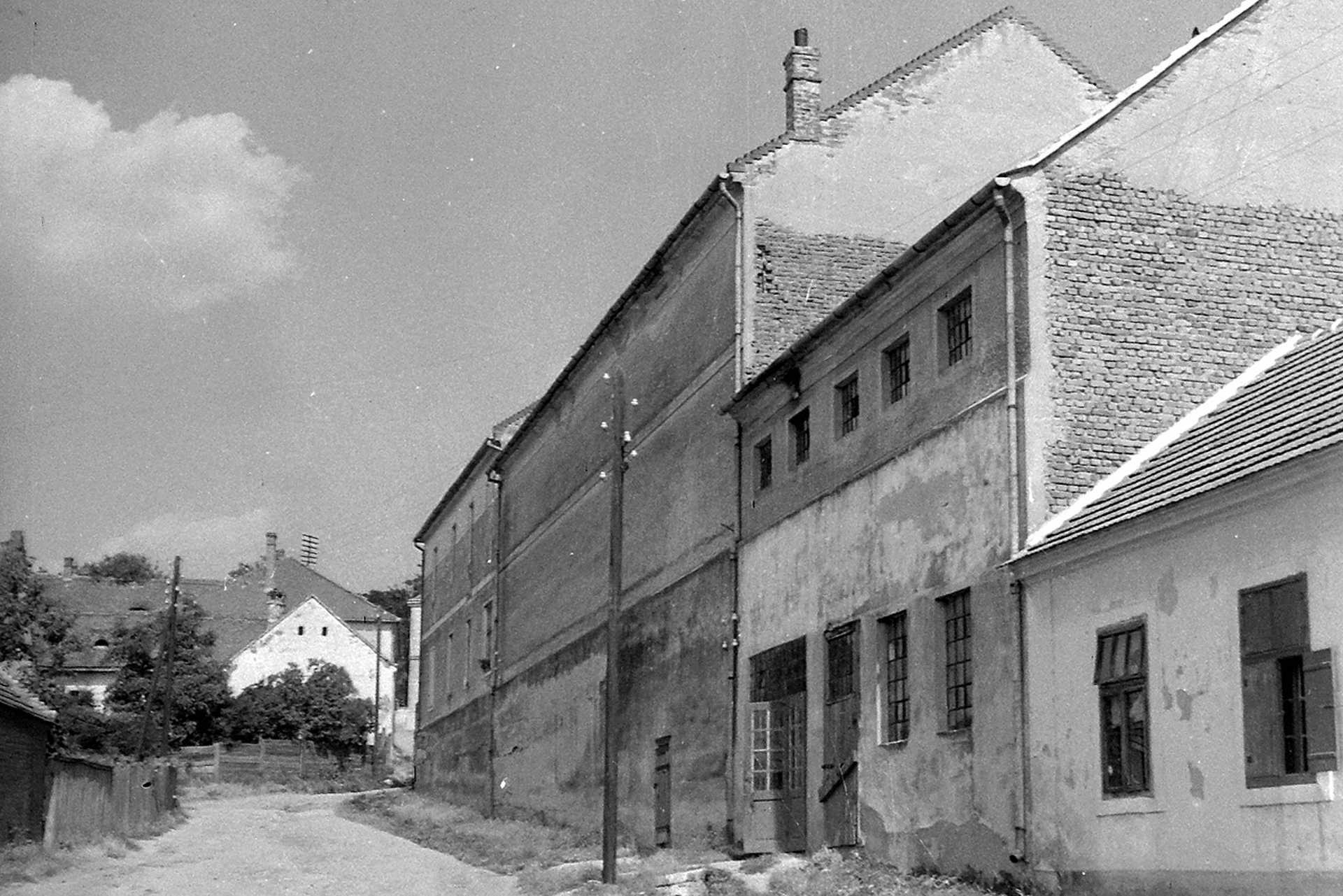 Járdányi utca, a mozi épületének hátoldala, 1952.
