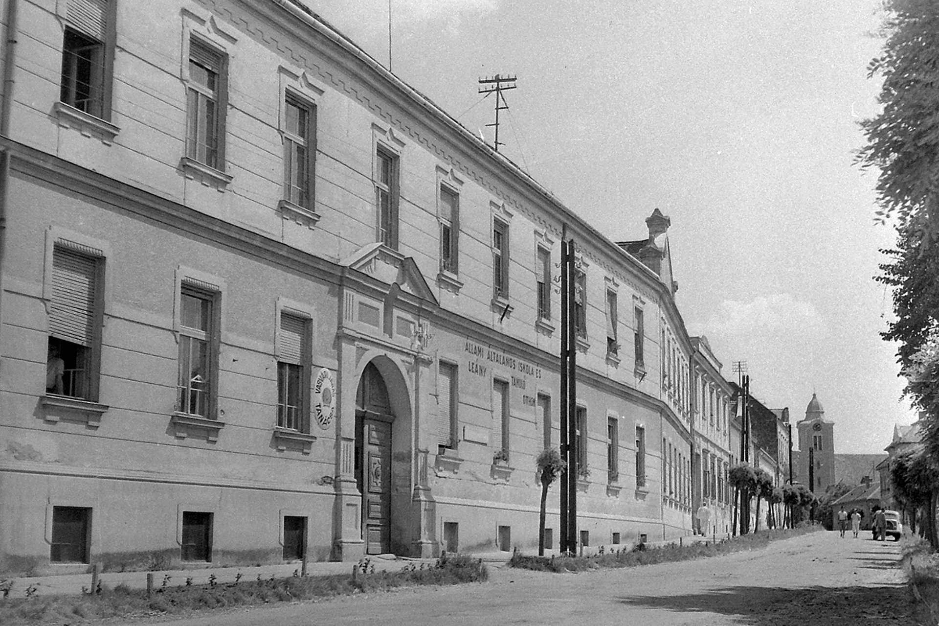 Alkotmány utca 13. Zárda épület, 1952.
