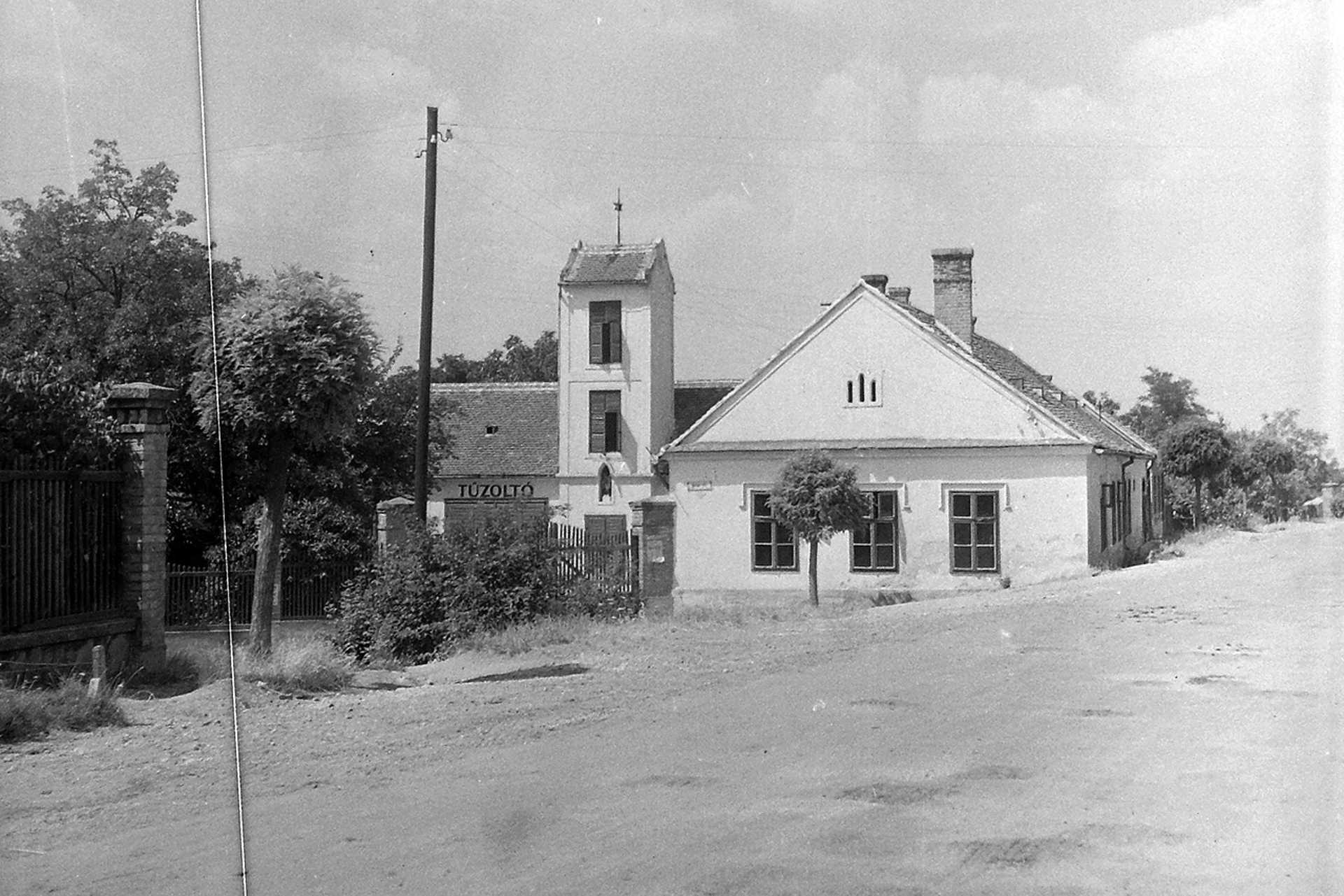 Alkotmány utca 8., Tűzoltószertár, 1952.
