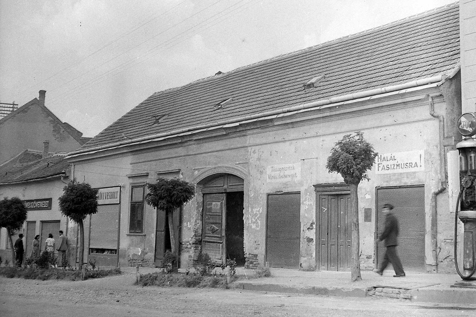Üzletsor a városközpontban, 1952.