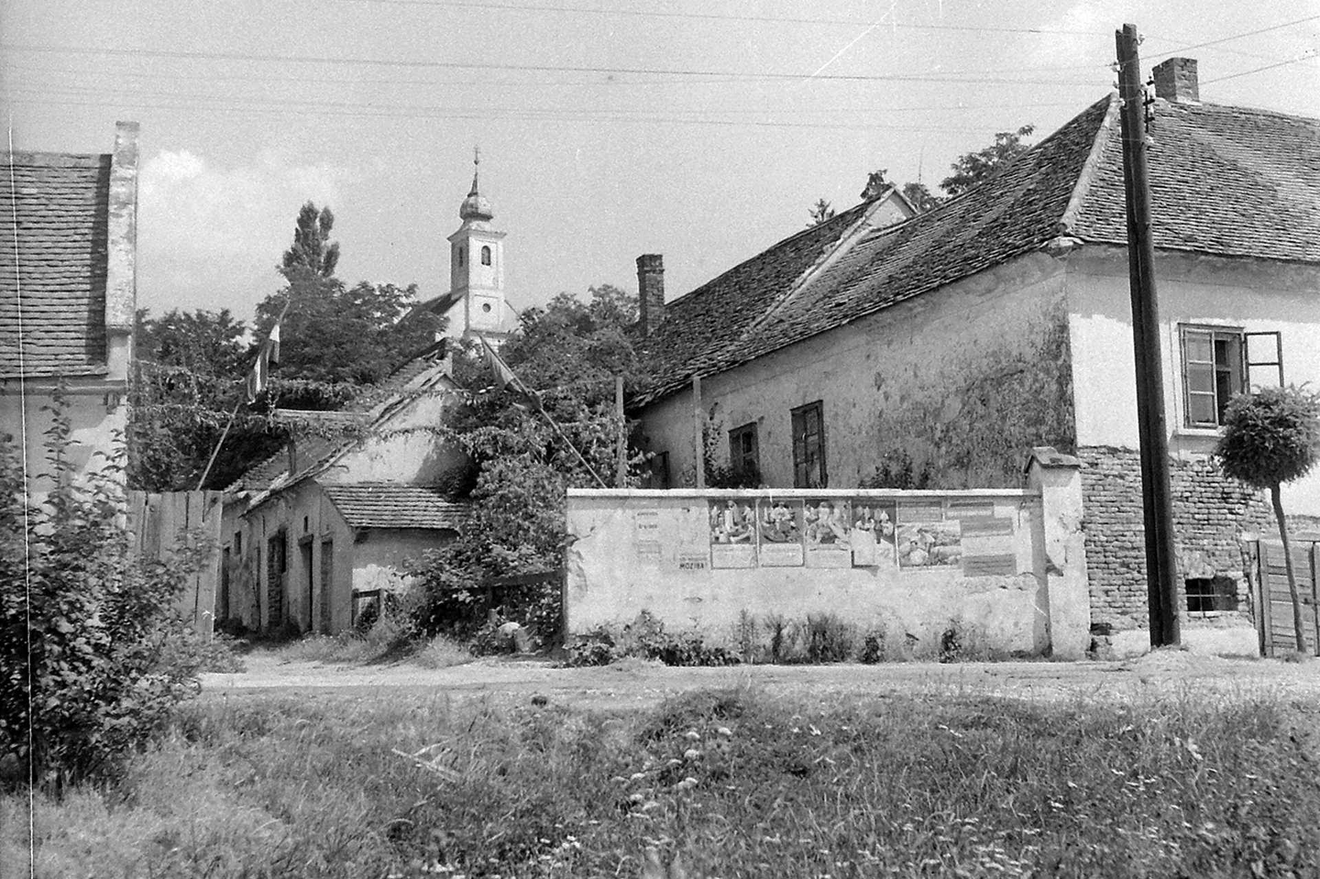 Alkotmány utca. Szemben a temetői kápolna, 1952.