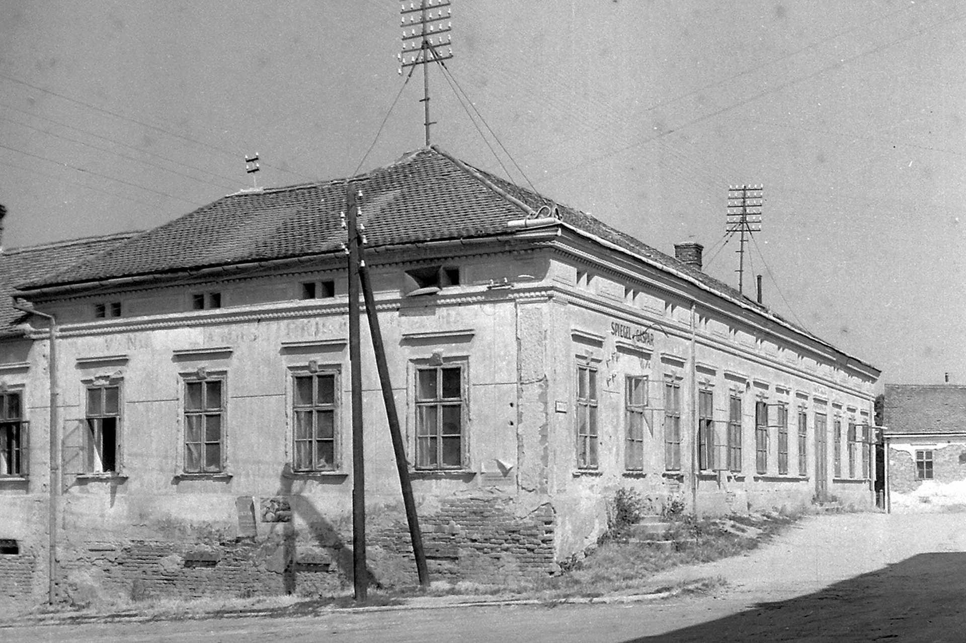 Árpád tér 2., az egykori Magyar Királyi Kaszinó, 1952.