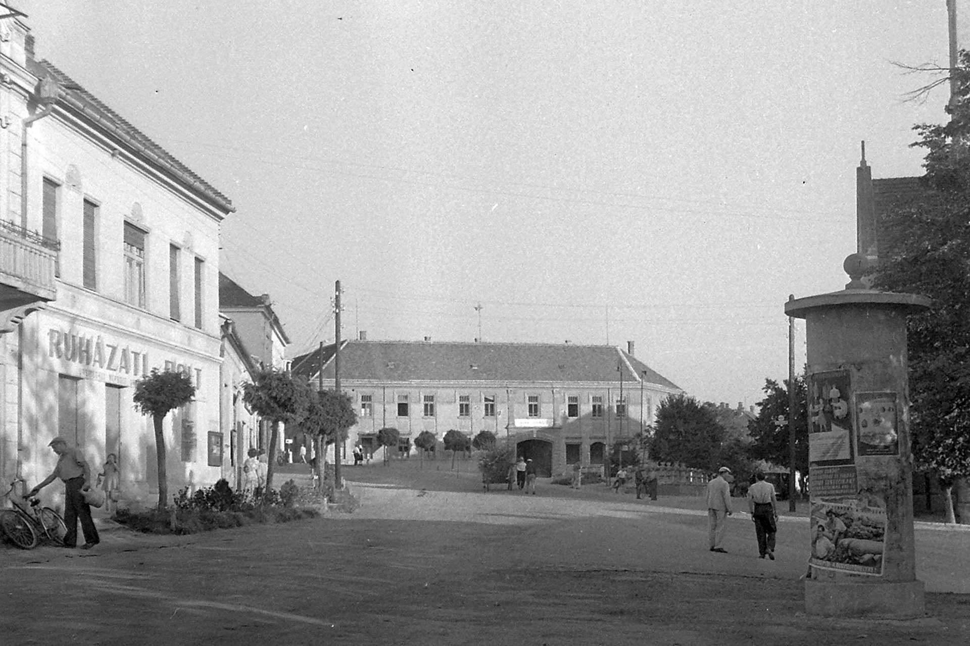 Városközpont az Alkotmány utca felől, 1952.
