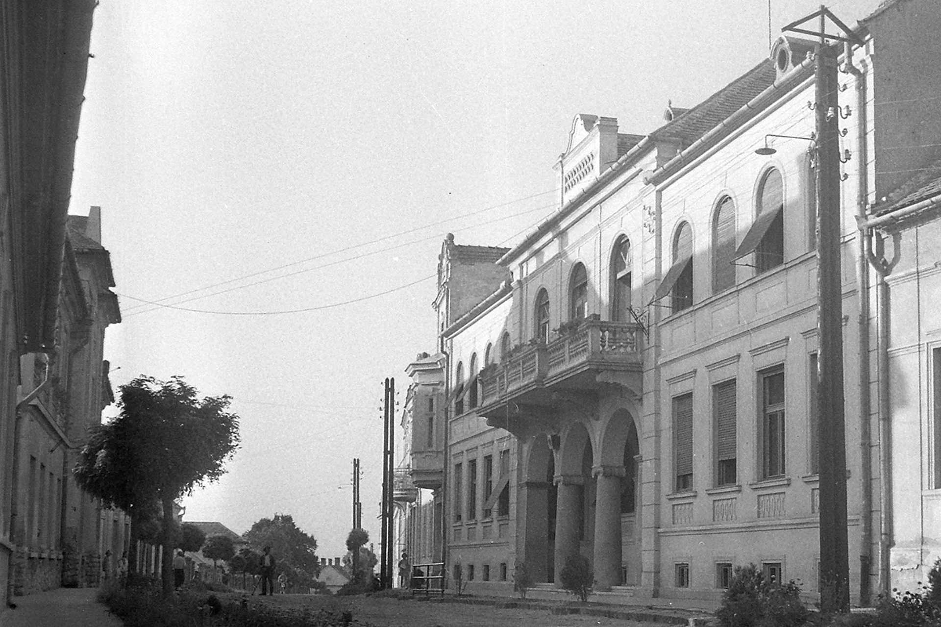 Alkotmány utca 1. Városháza épülete, 1952.