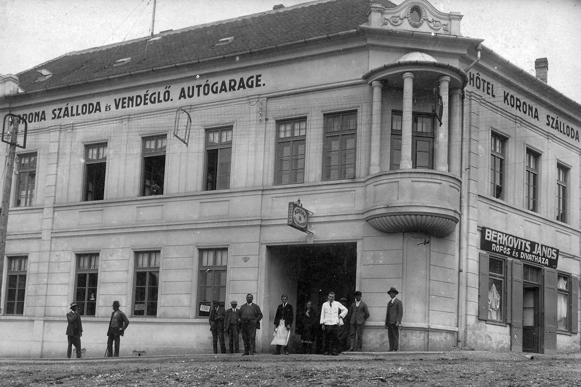 Március 15. tér, Korona szálló, 1926.