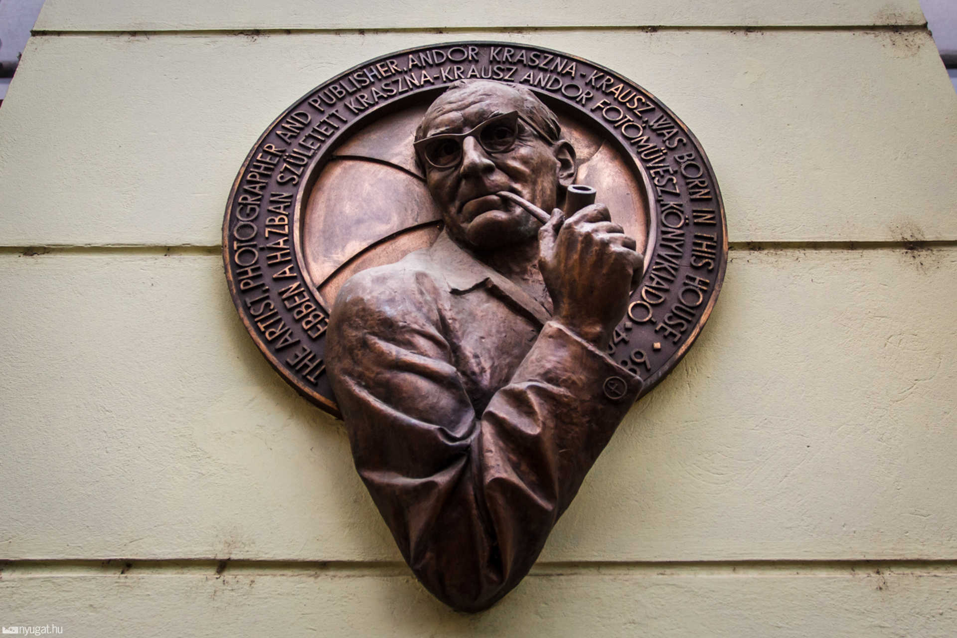Koszorúzása Kraszna-Krausz Andor szülőháznál