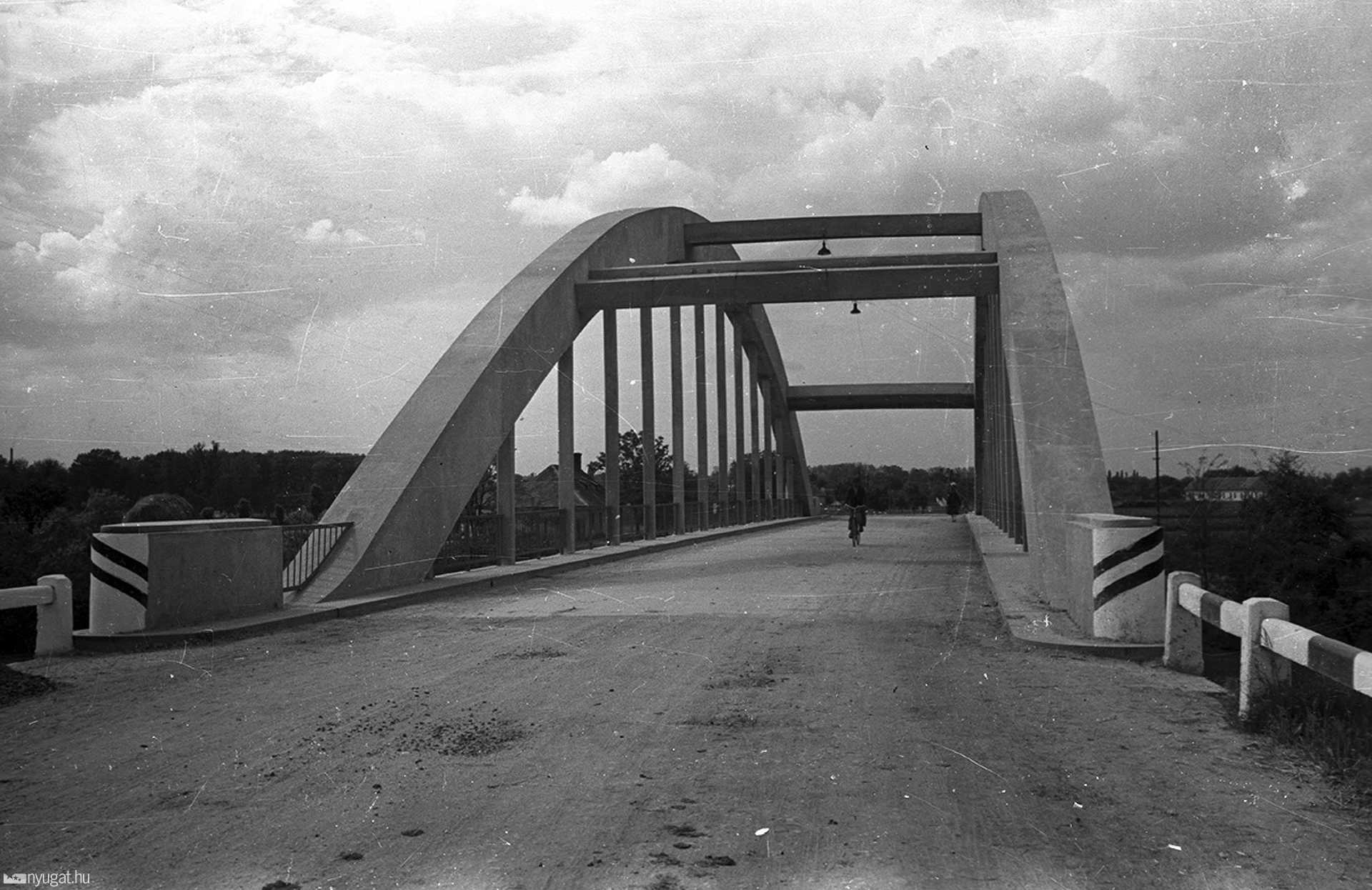 Rába-híd a Rákóczi Ferenc utca felől nézve (1950)