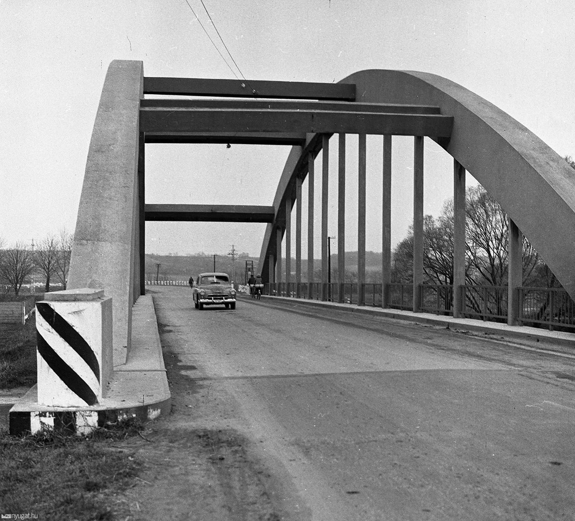 Rába-híd a Rákóczi Ferenc utca felől nézve (1966)