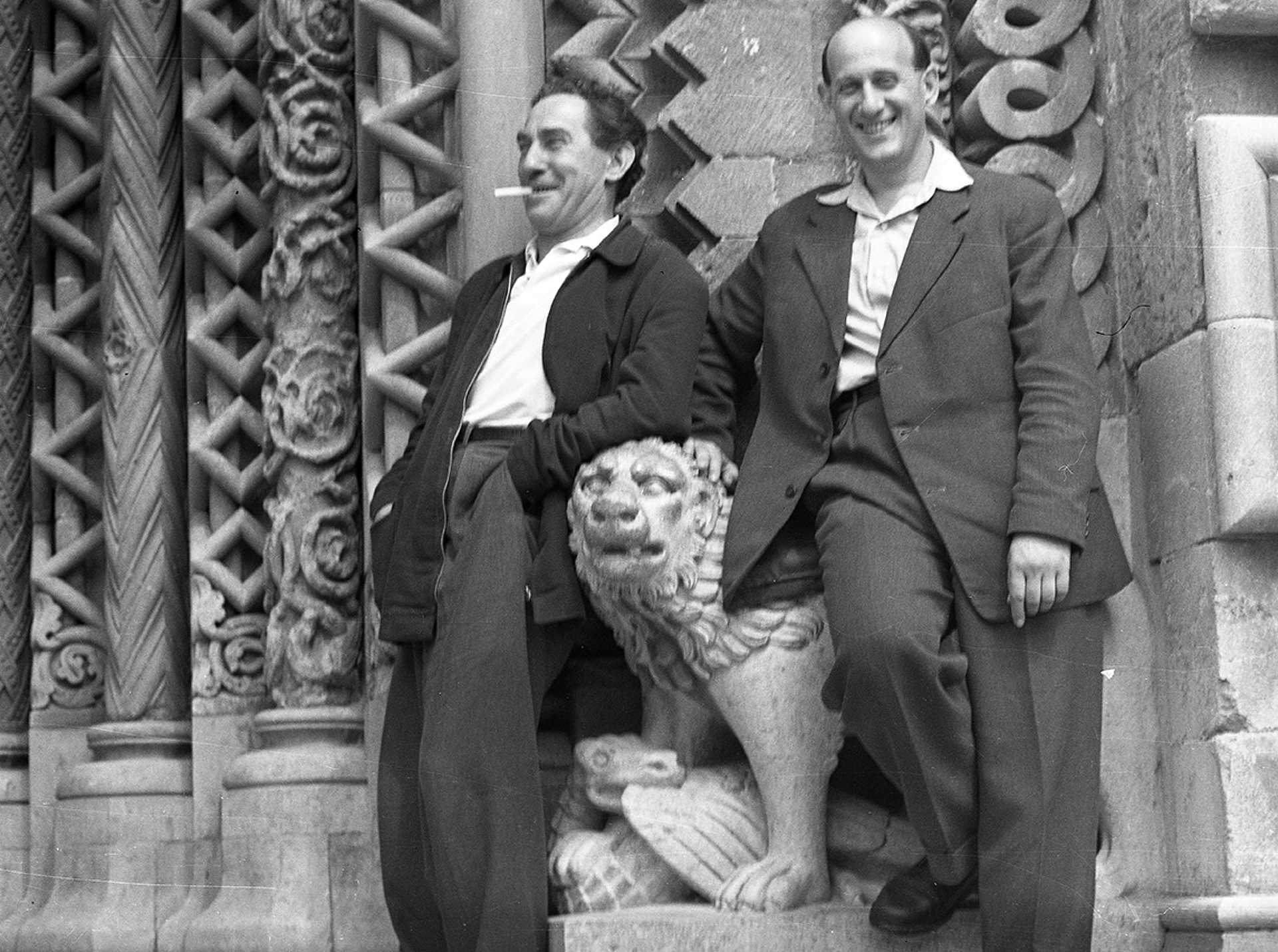 Apátsági templom. Jobbra Szilágyi János György ókorkutató, művészettörténész, 1956.