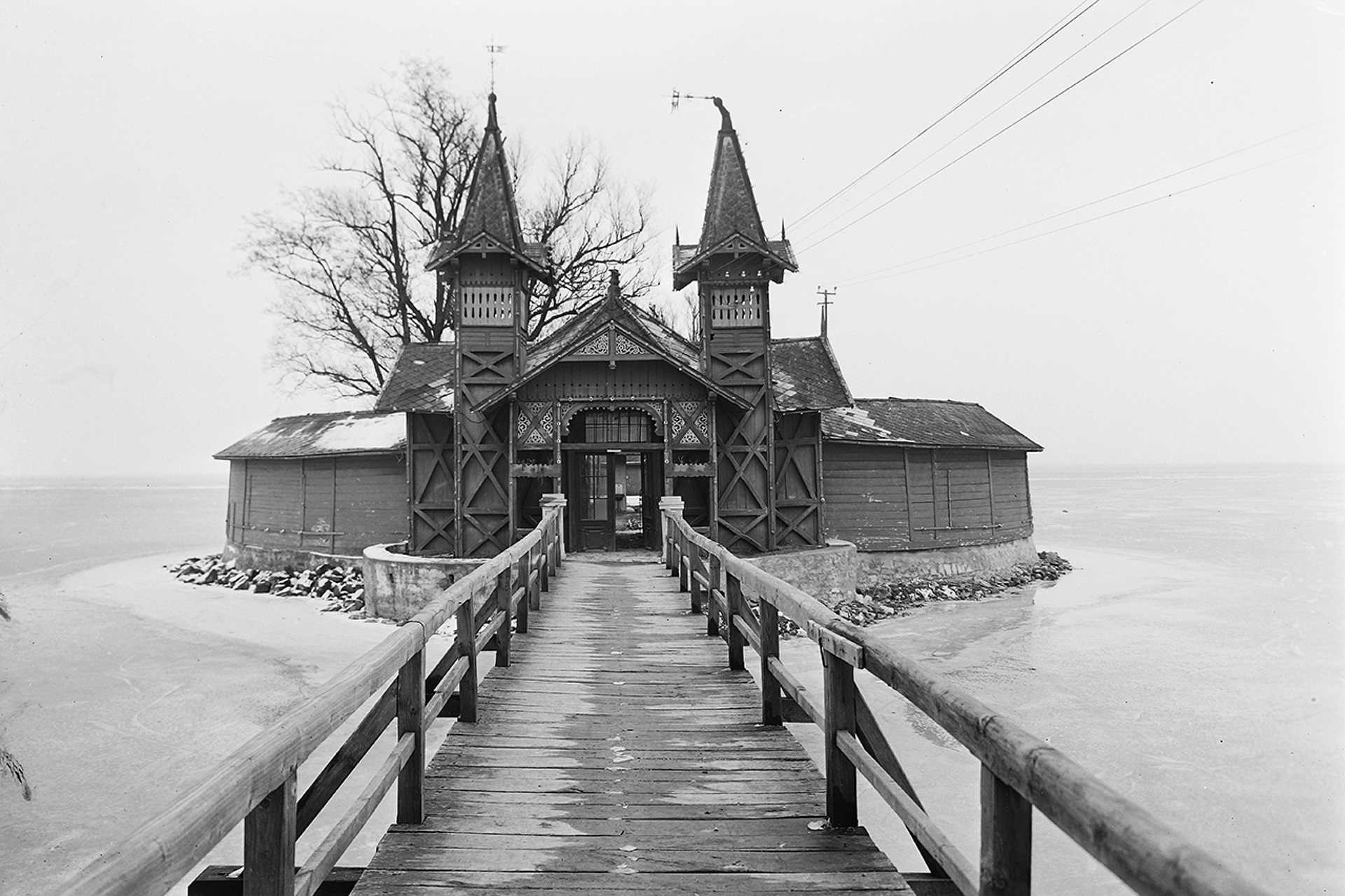 A keszthelyi Sziget-strand, 1958.