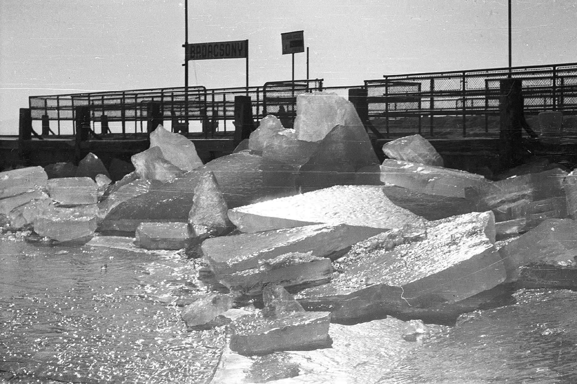 A badacsonyi hajóállomás, jégzajlás, 1959.
