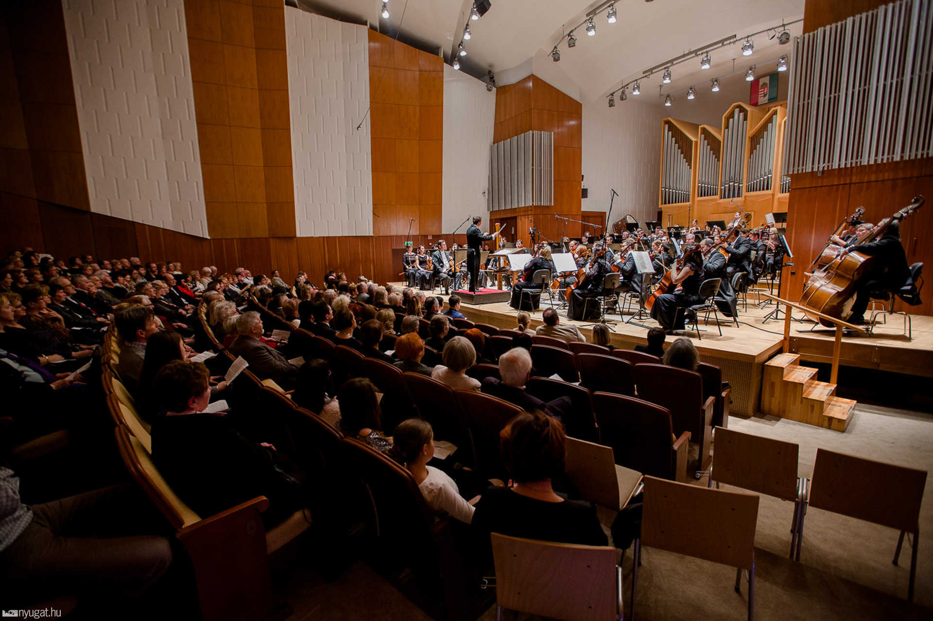 Baráti Kristóf és a Savaria Szimfonikus Zenekar a Bartók Teremben