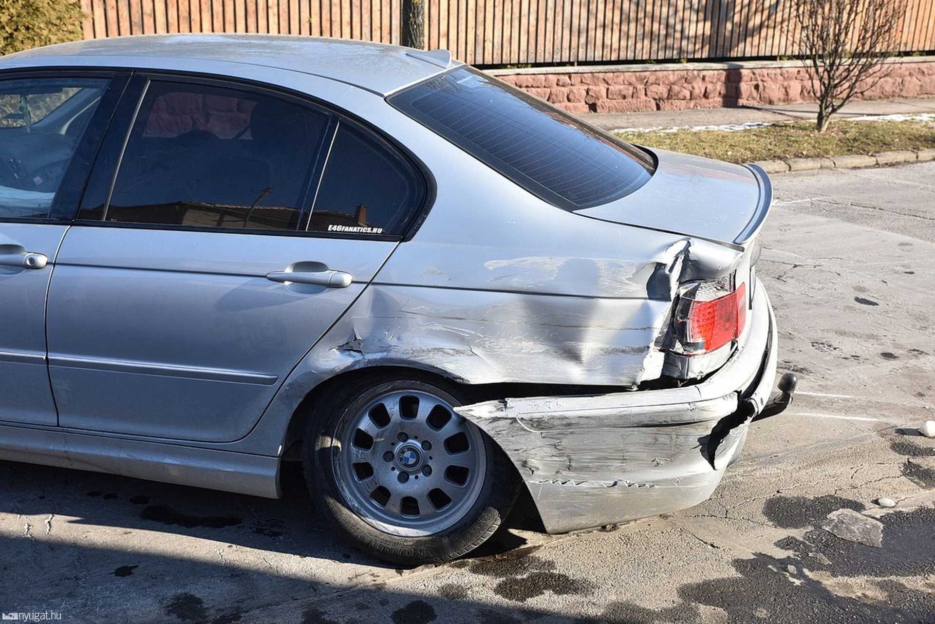 BMW pörgött a Jászai Mari utcában