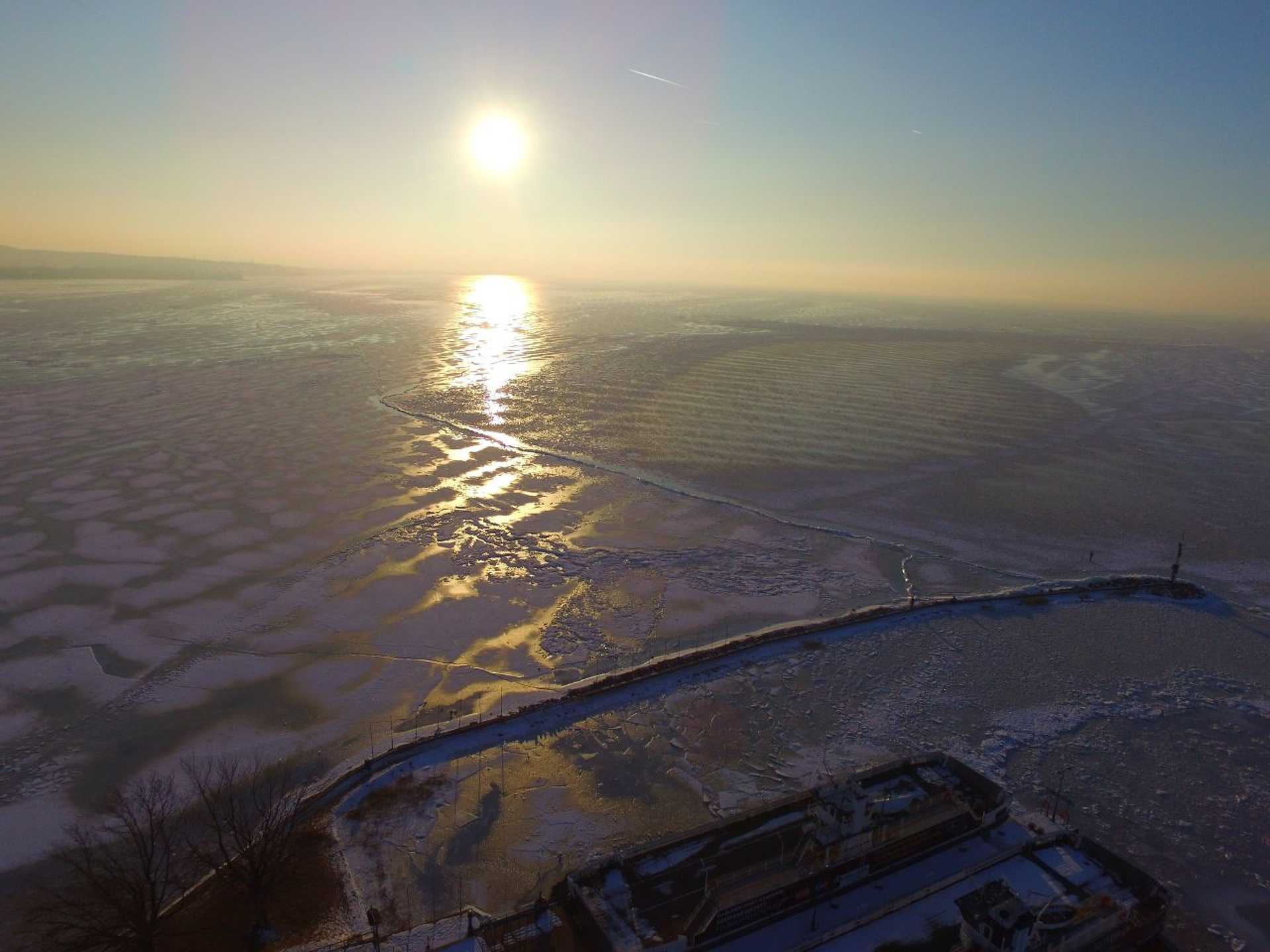 Jégbezárt Balaton