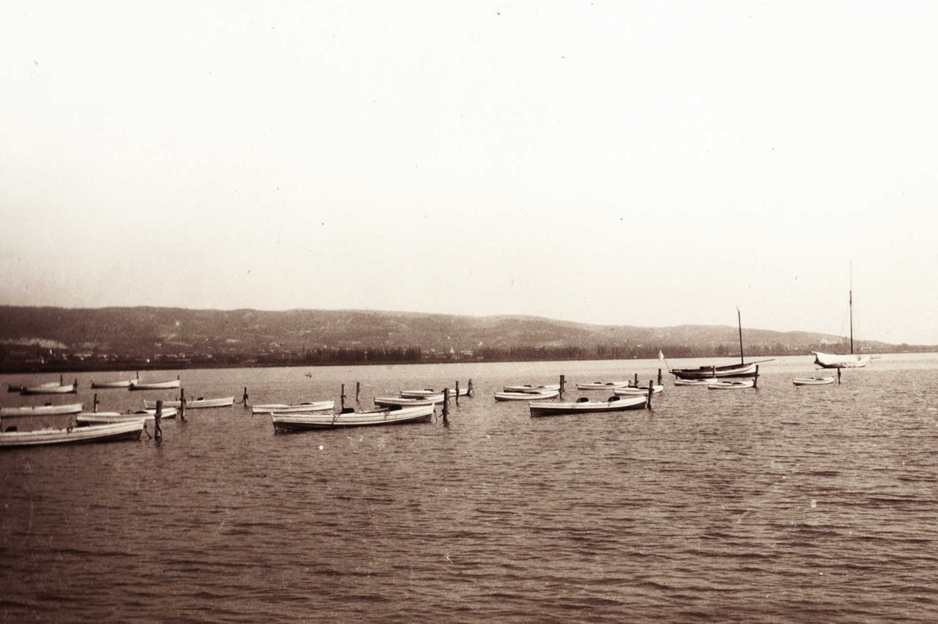 Csónakkikötő Keszthelyen, 1903.