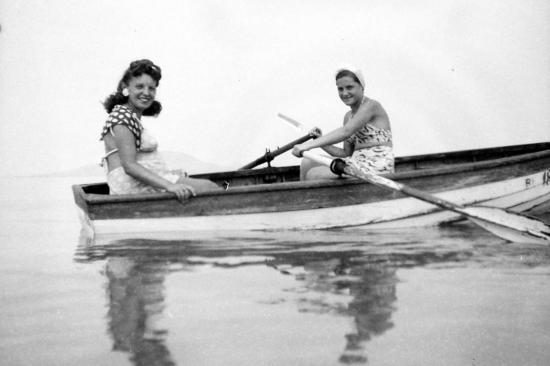 Háttérben a Badacsony, 1954.
