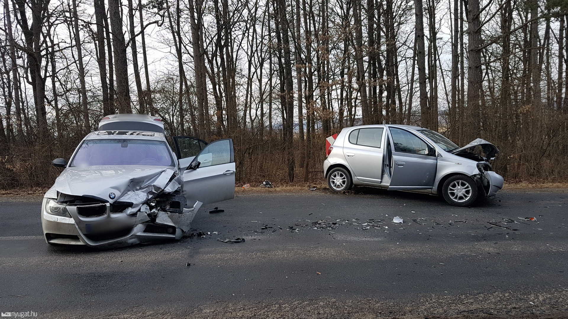 Kisodródott a BMW a kanyarban - öten sérültek Pornóapátinál