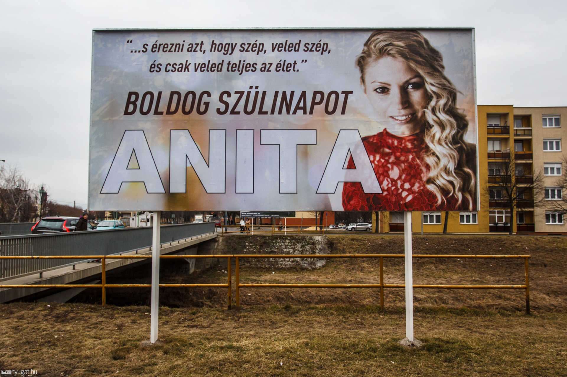Szülinapi köszöntés óriásplakáton