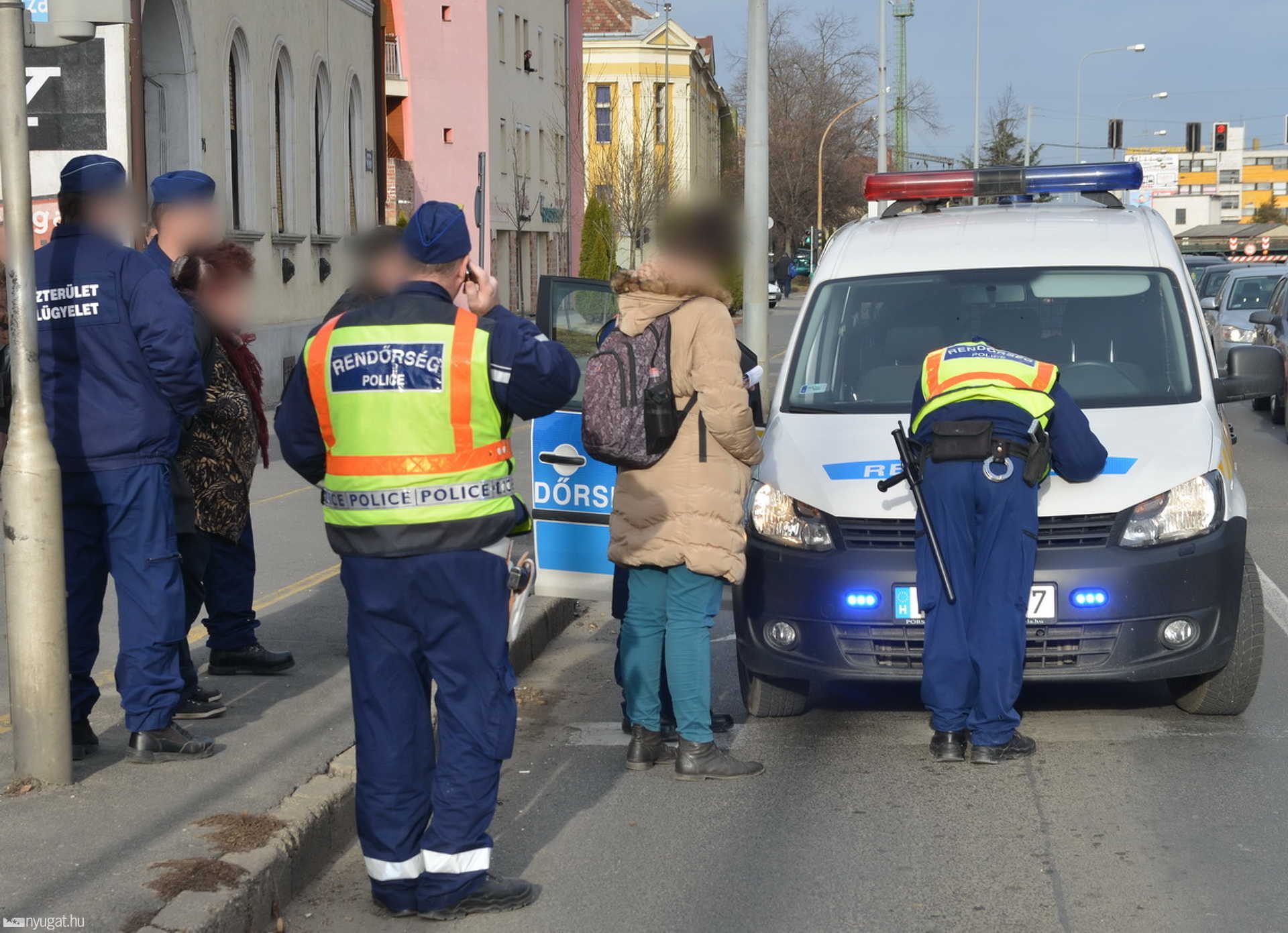 Zöld jelzésnél áttekerő kerékpárost gázoltak Szombathelyen
