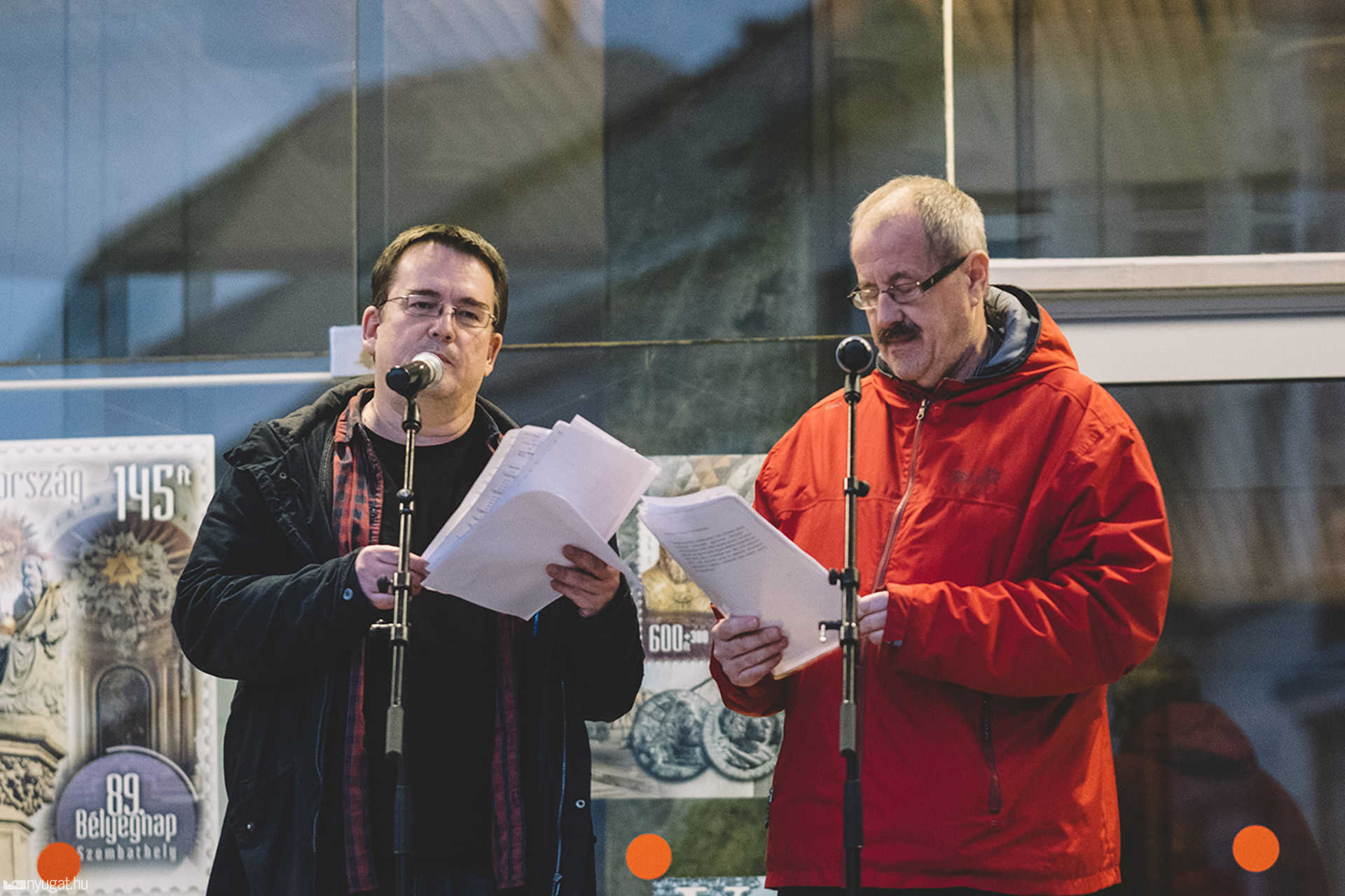 Szimpátiatüntetés Jordán Tamás mellett a szombathelyi városháza előtt