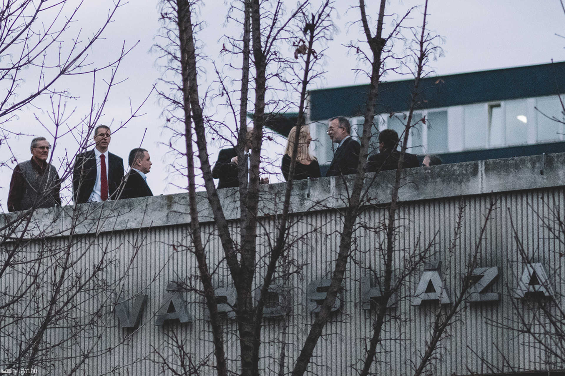 Szimpátiatüntetés Jordán Tamás mellett a szombathelyi városháza előtt