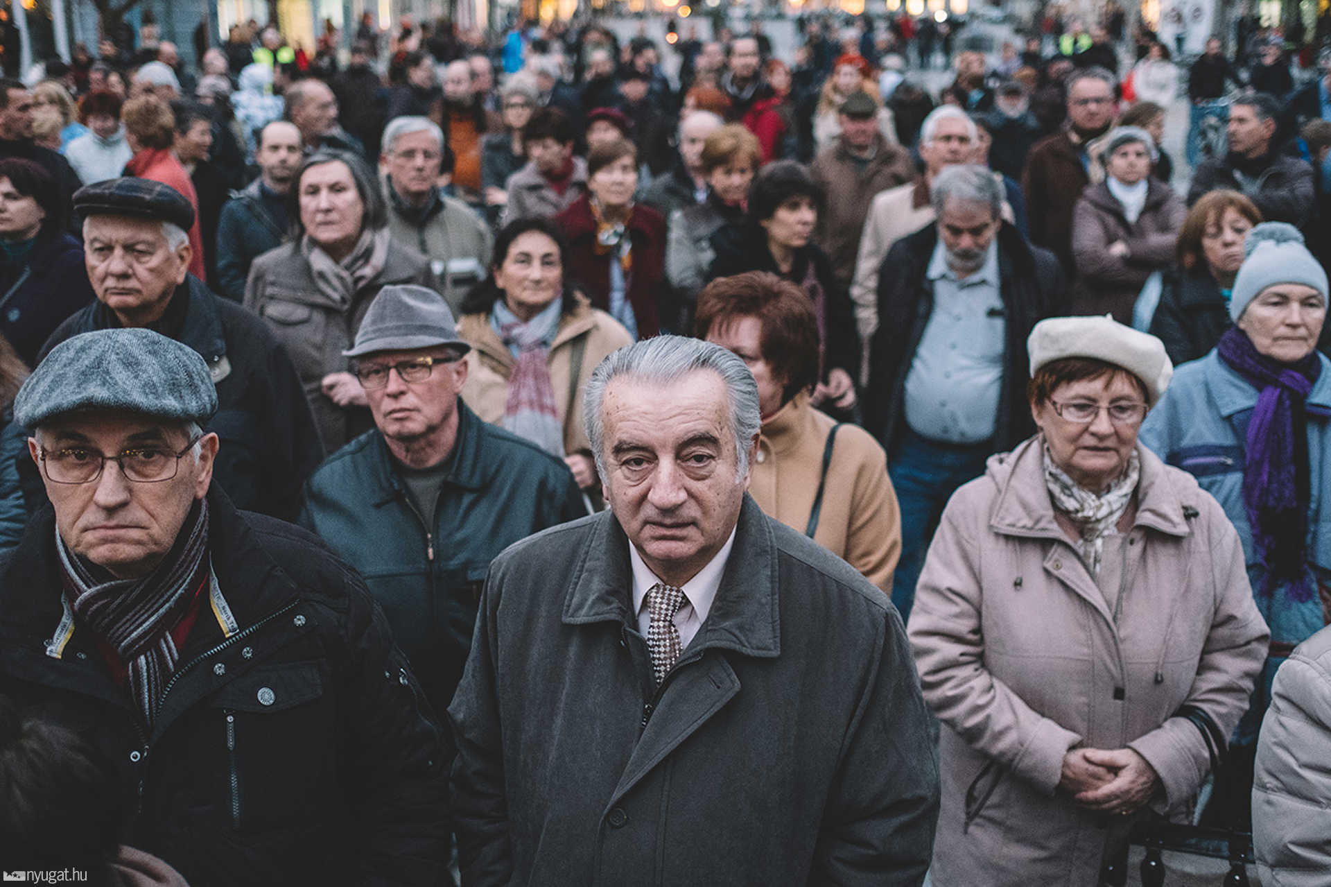 Szimpátiatüntetés Jordán Tamás mellett a szombathelyi városháza előtt