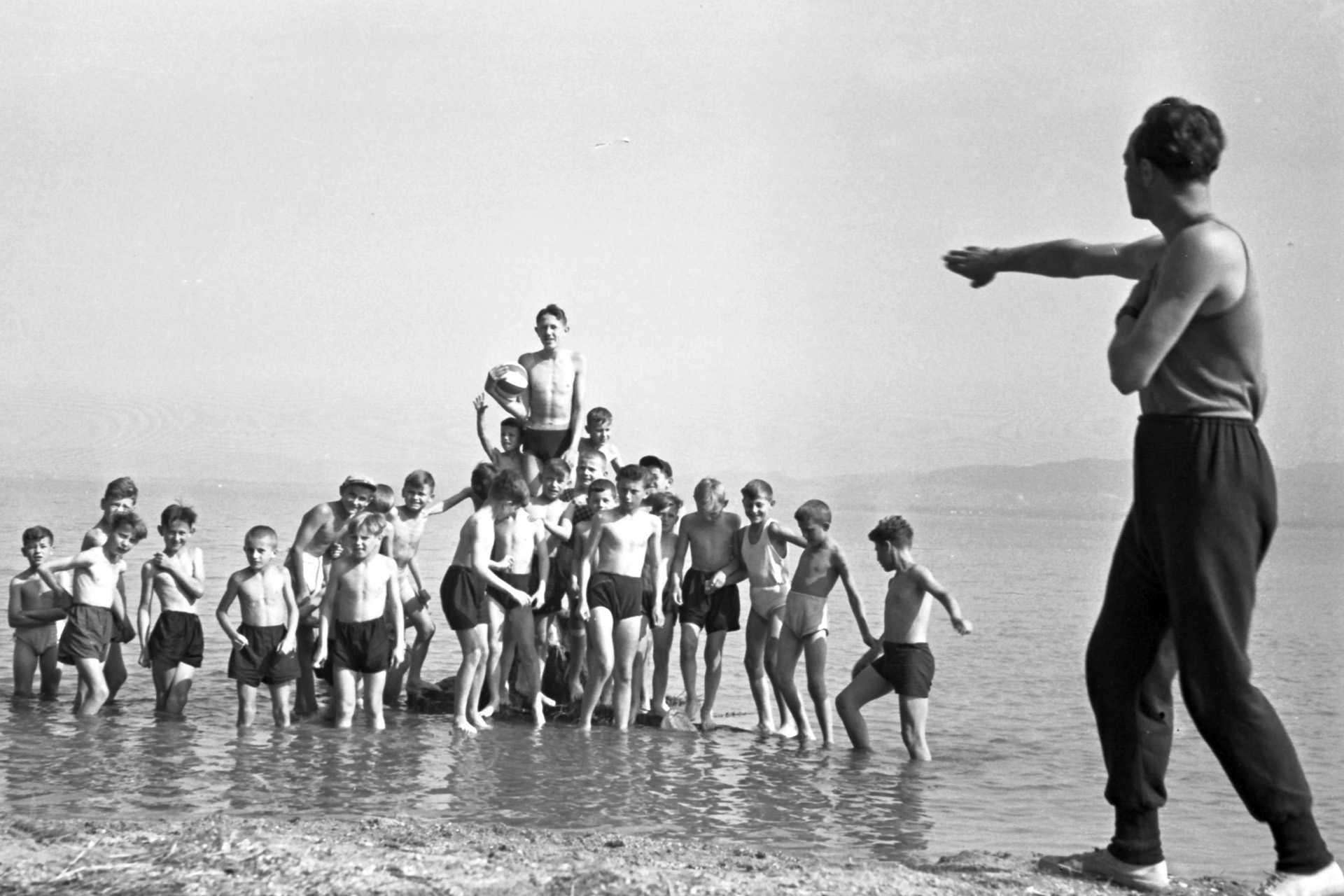 MÁV nevelőintézetek nyári gyermeküdültetése (1956)