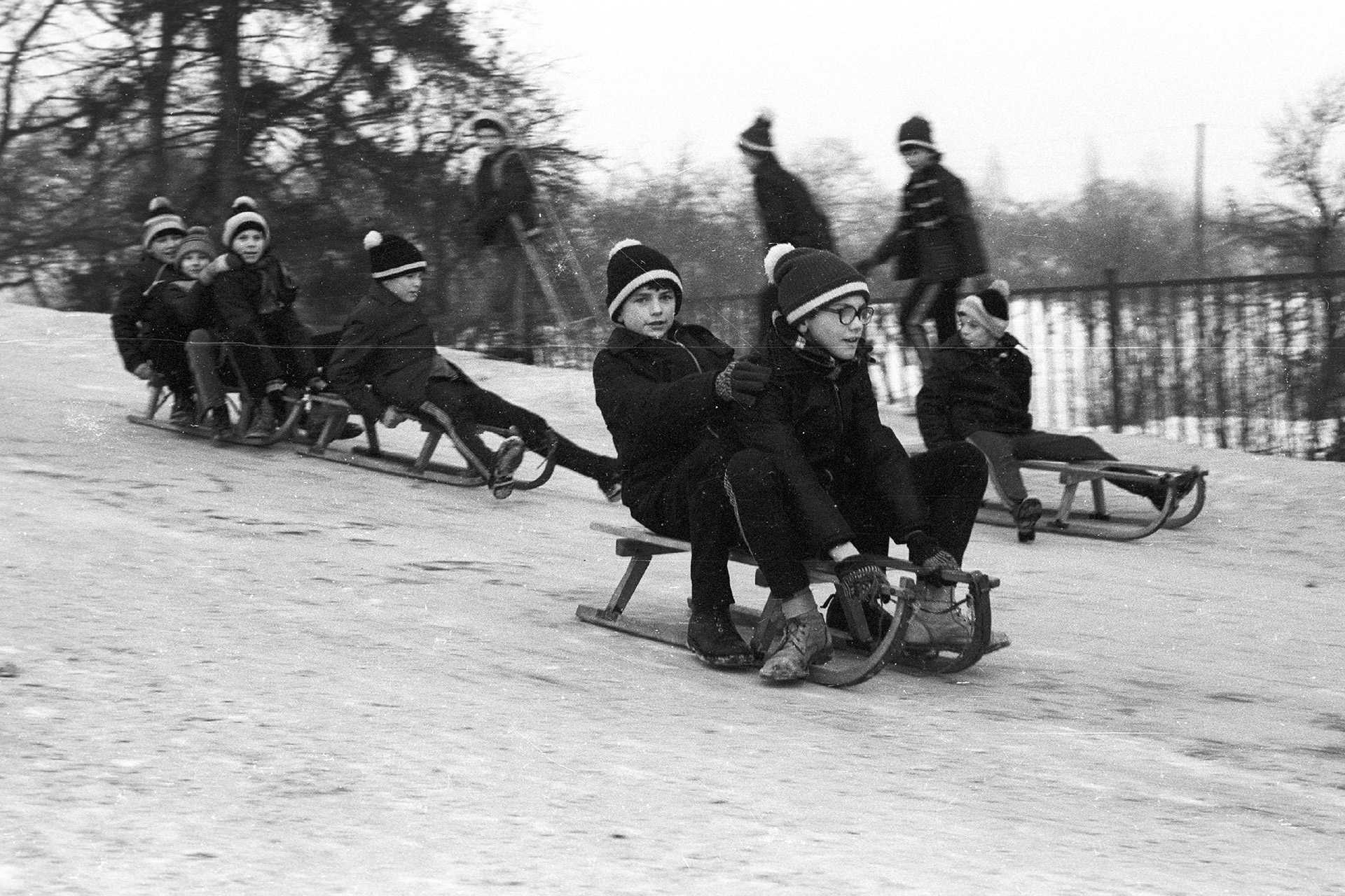MÁV Nevelőintézet, szánkódomb (1980)