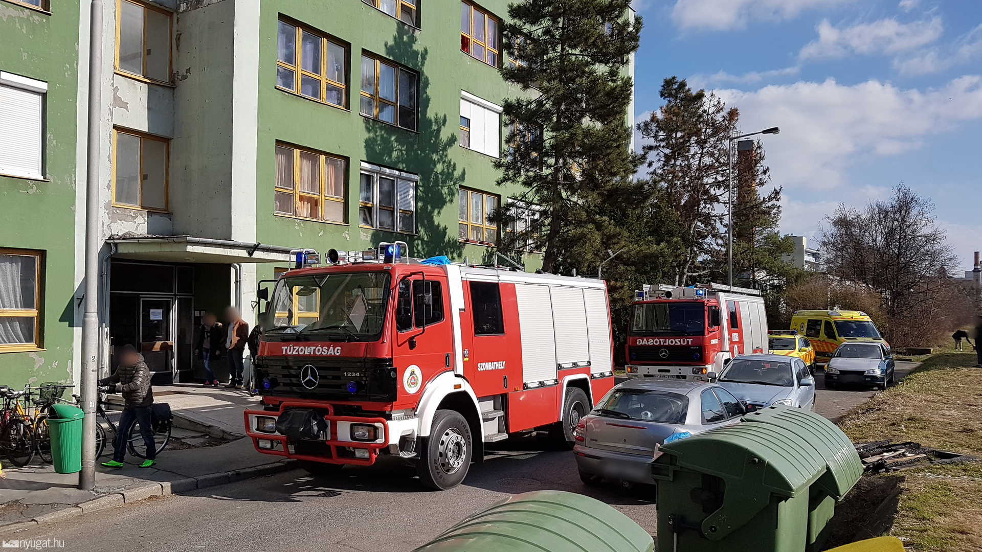 Ezúttal vaklármára mozdultak a tűzoltók a hírhedt szombathelyi házhoz