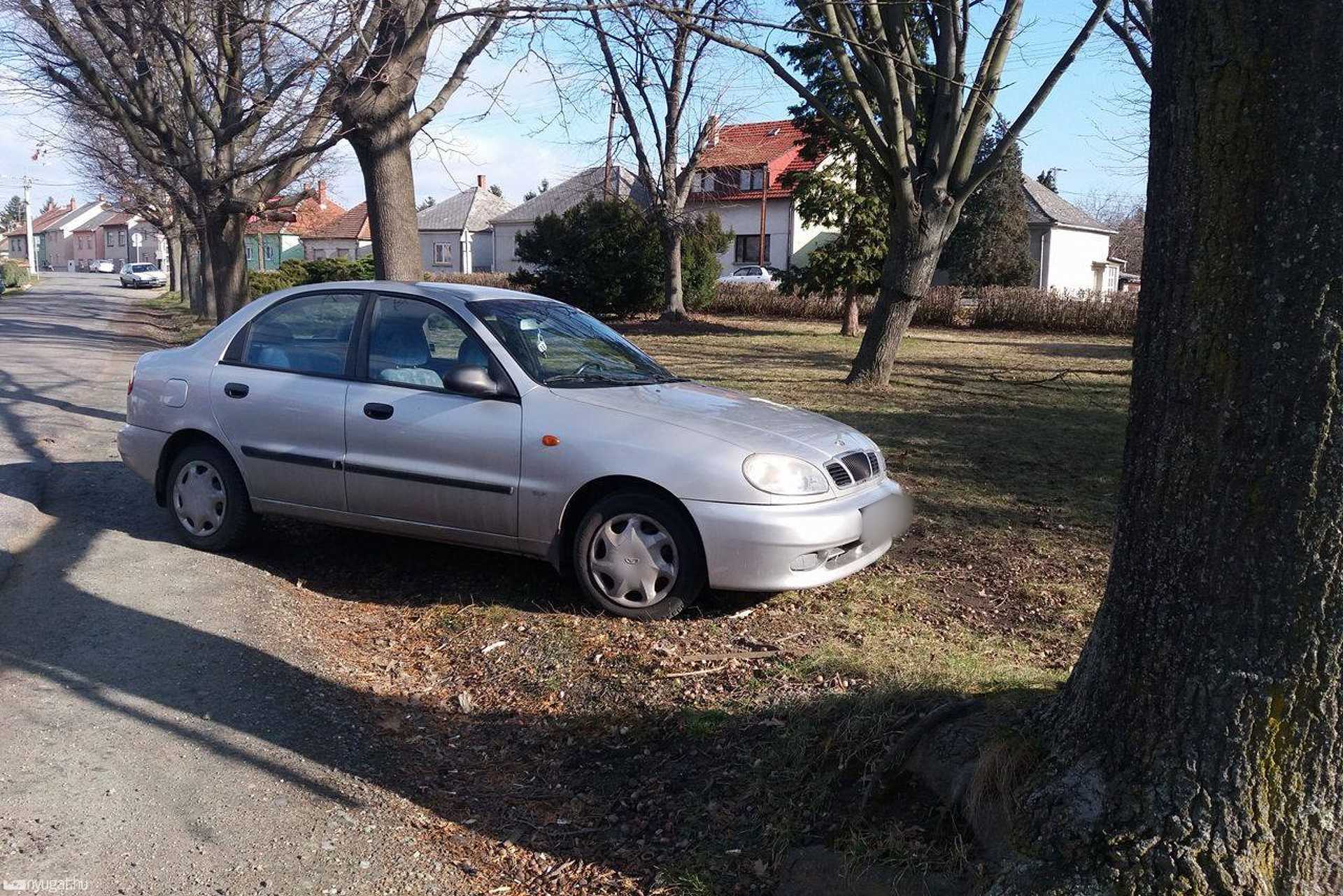 Tilosban parkoló