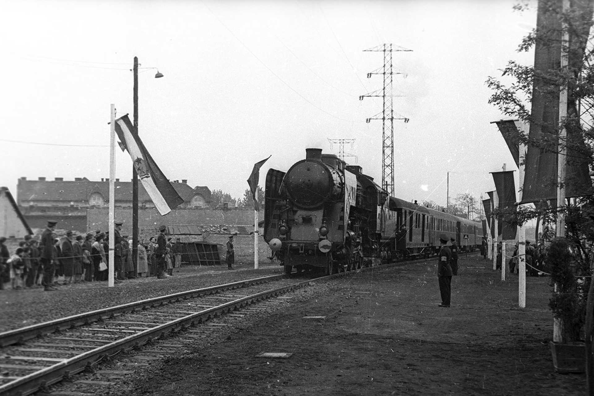 Újpest vasútállomás, az újjáépített Újpesti (Északi összekötő) vasúti híd átadási ünnepsége, 1955.