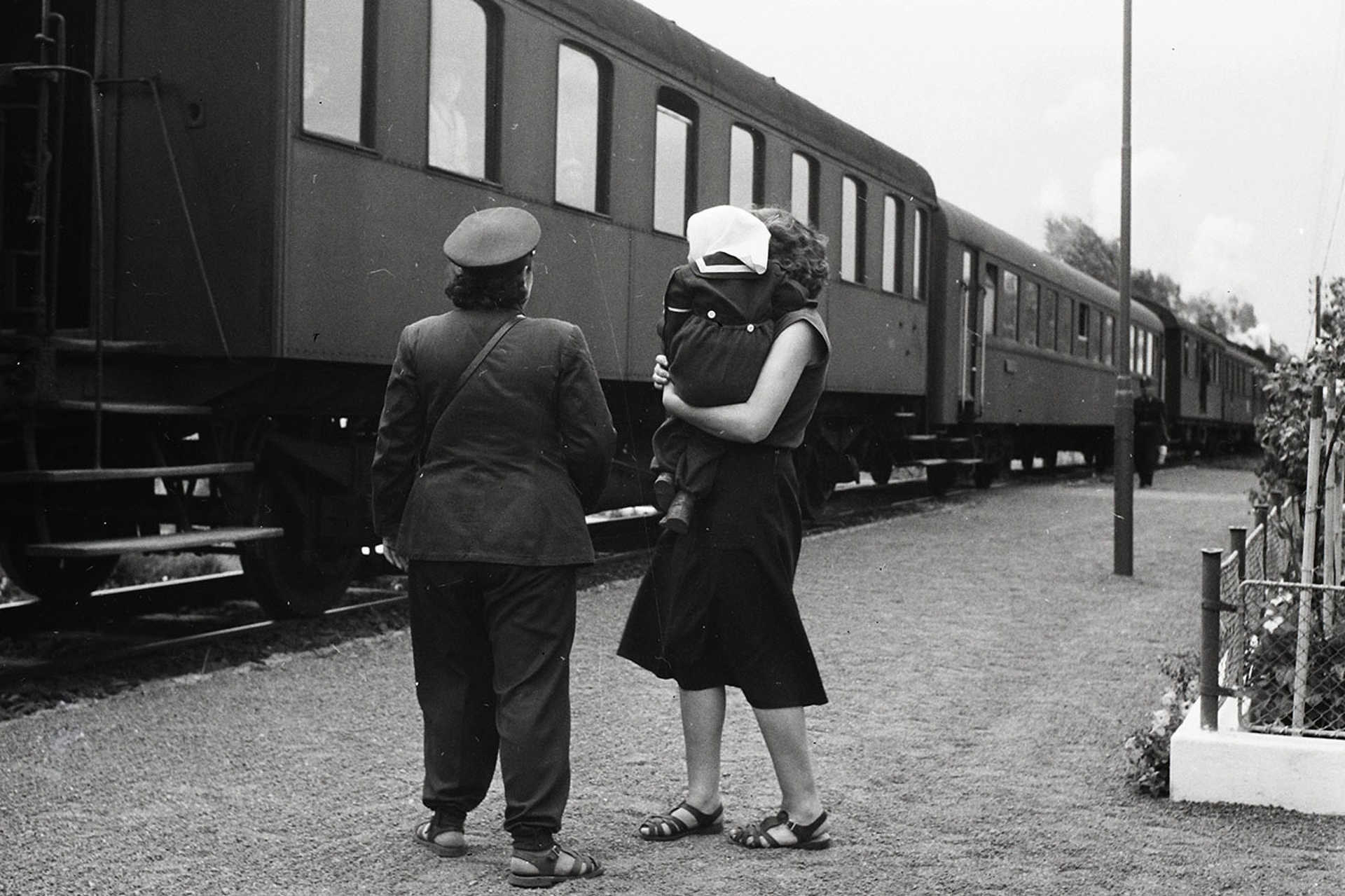 Vasúti megállóhely Örvényesen, 1954.