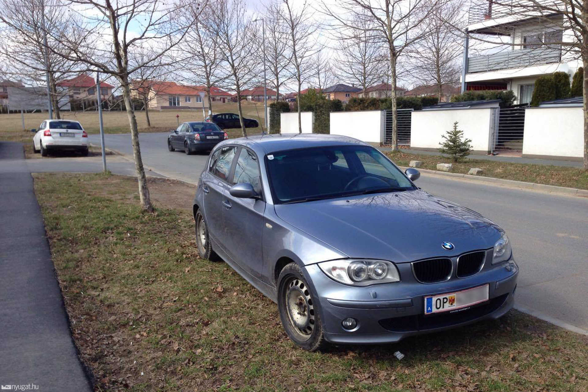 Parkolási gondok a Parkerdő lakóparkban