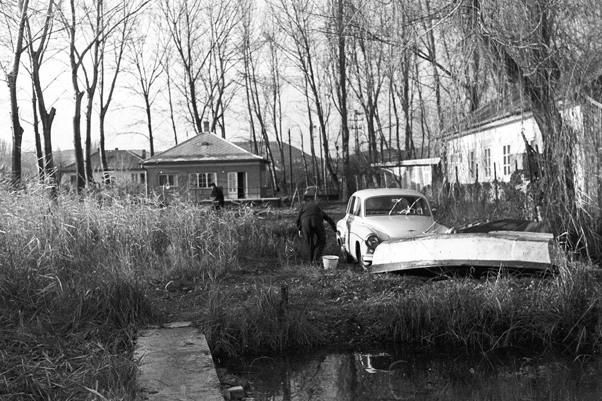 Autómosás régen, 1964.