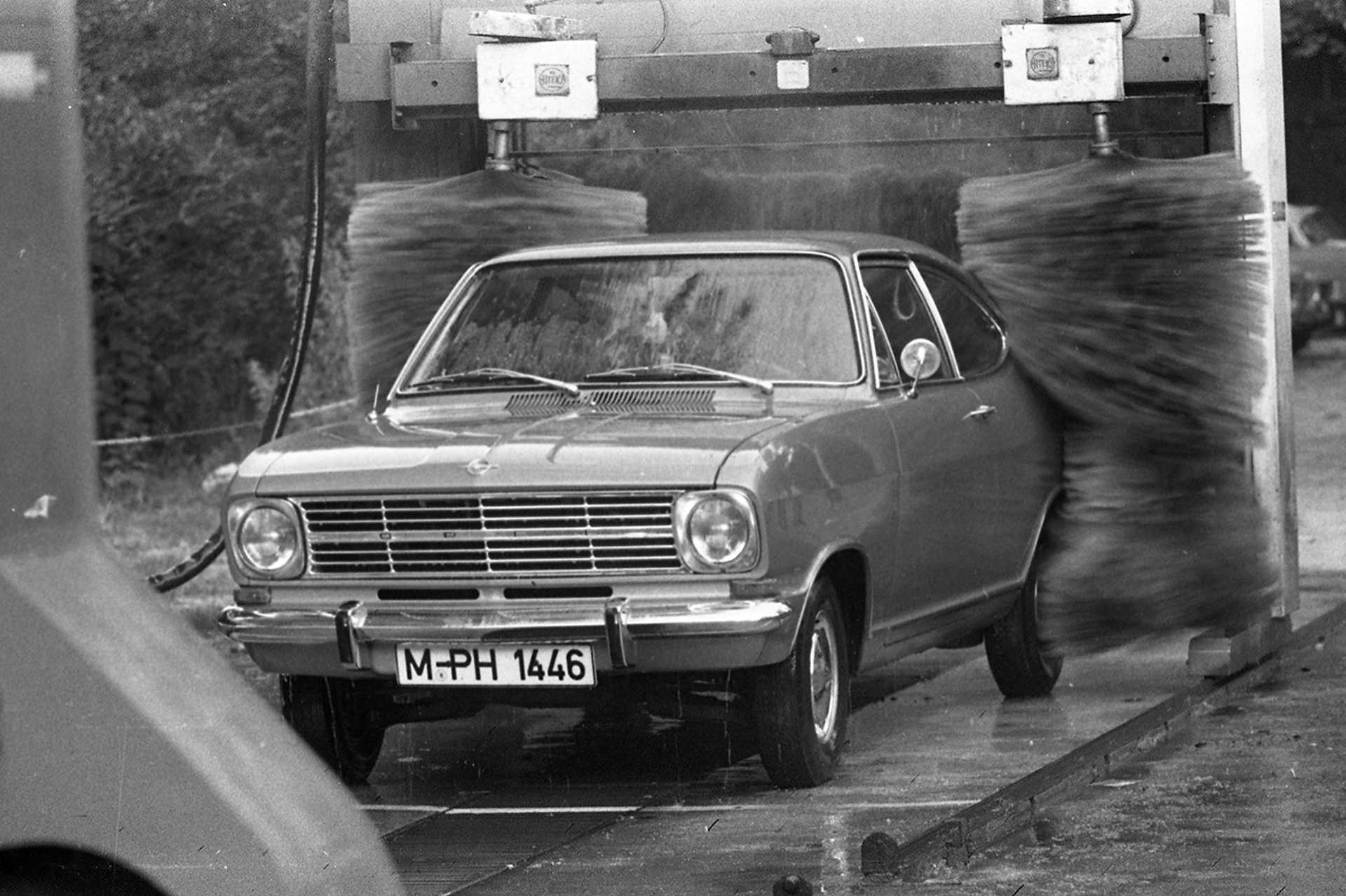 Autómosás régen, 1978.