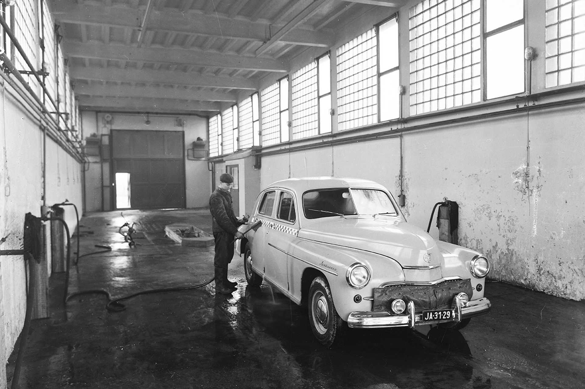Taxi-mosás, 1962.