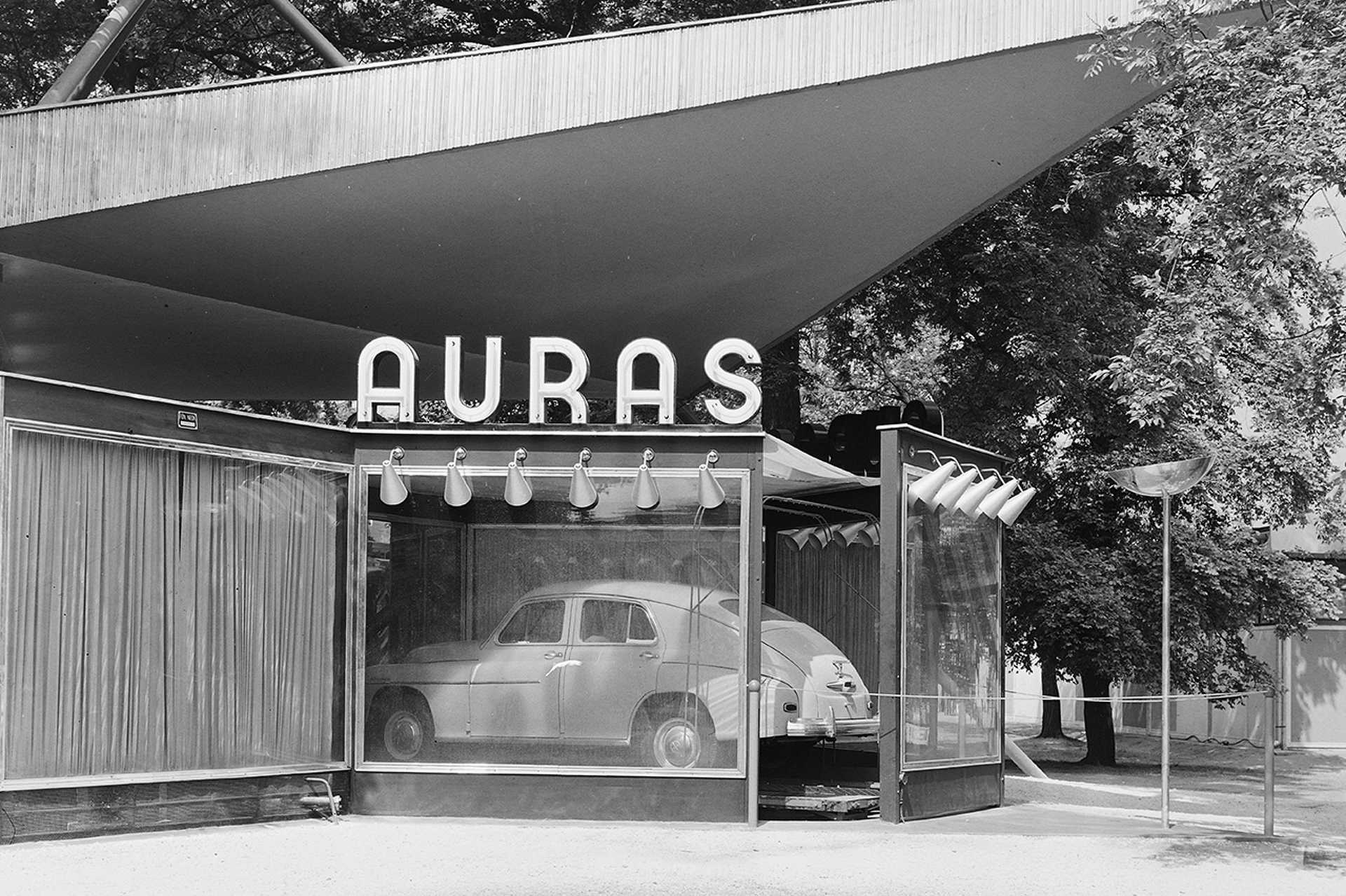 Budapesti Ipari Vásár, az AURAS Gyár szervizfelszereléseket bemutató pavilonja, 1960.