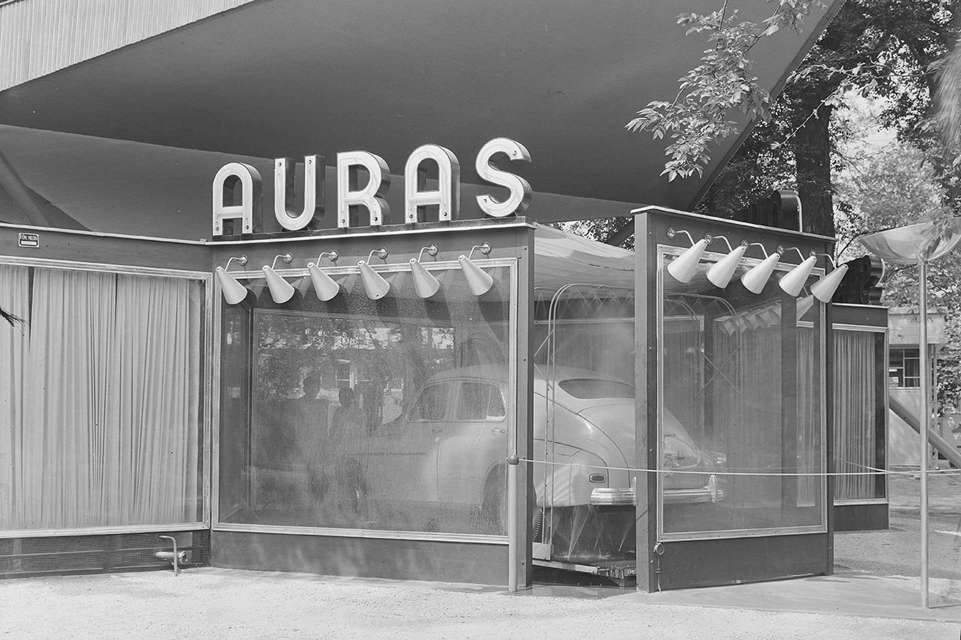 Budapesti Ipari Vásár, az AURAS Gyár szervizfelszereléseket bemutató pavilonja, 1960.