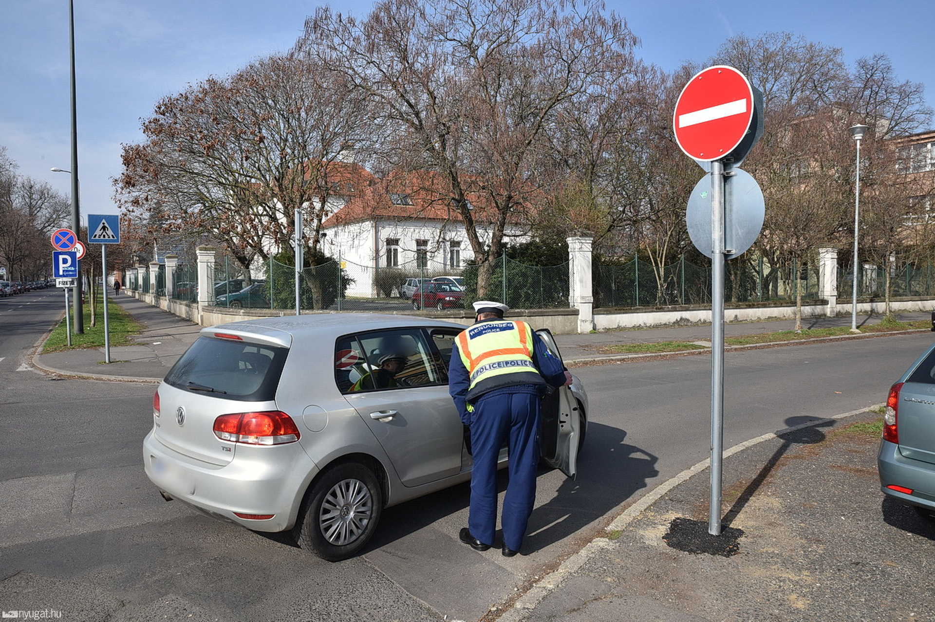 Hadnagy utca egyirányú