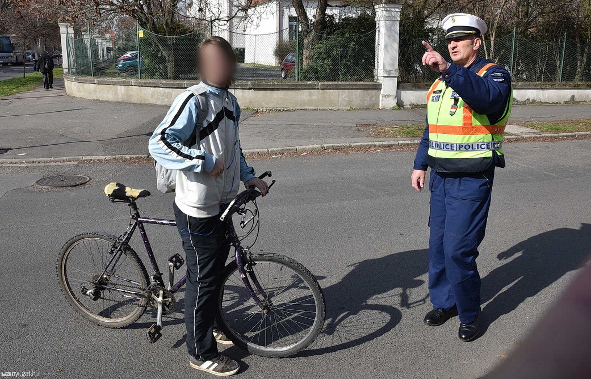 Hadnagy utca egyirányú