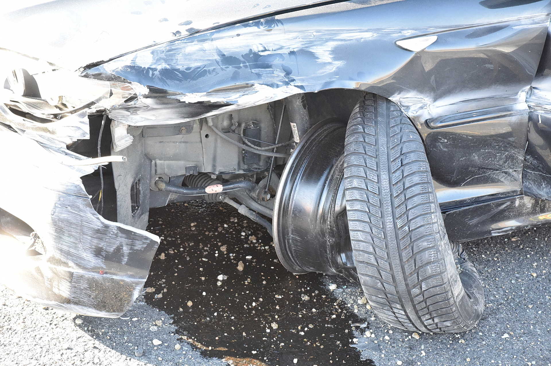 Súlyos sérült Szelesténél - megperdült a BMW, előre zuhant az utas