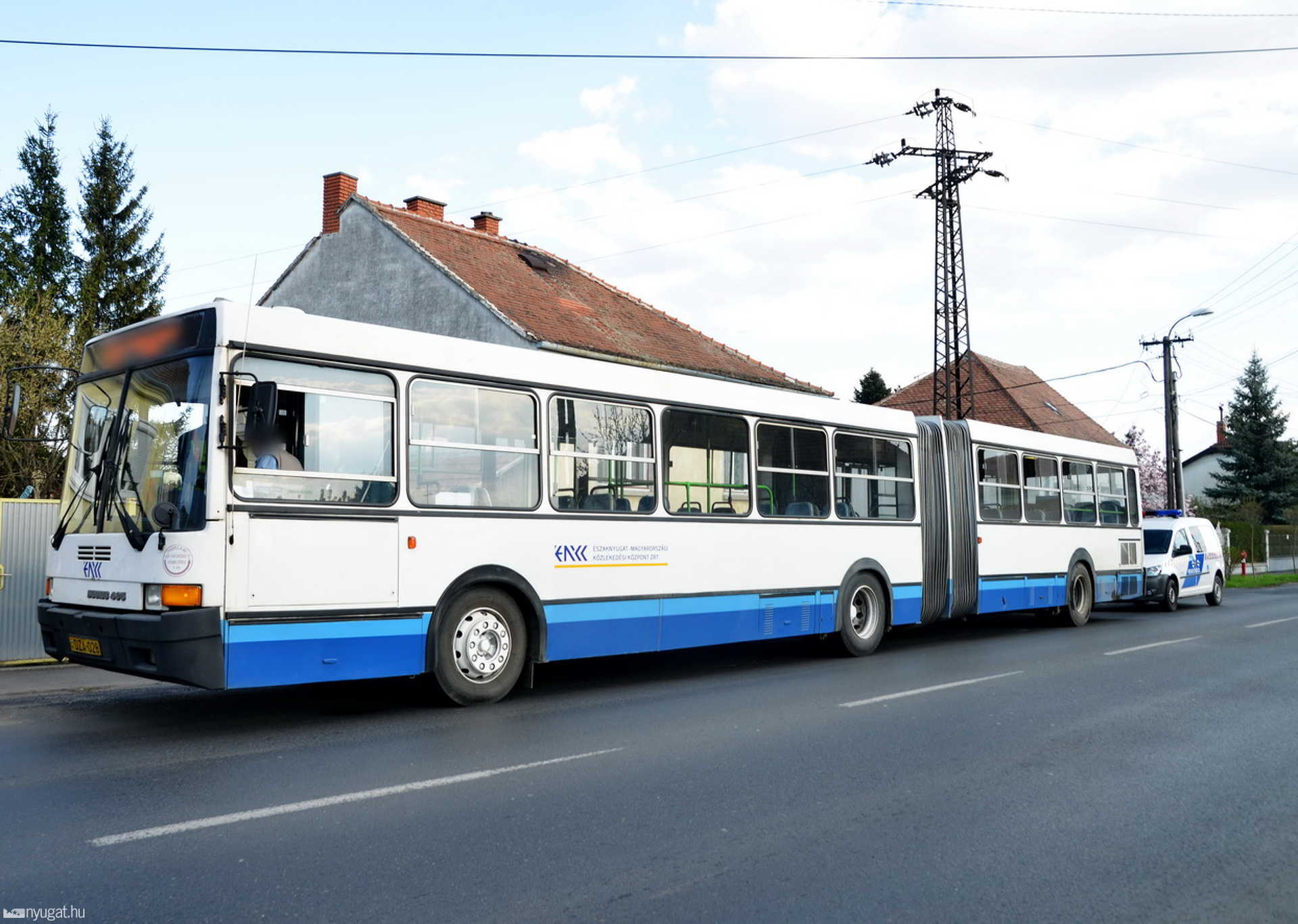 Helyijáratos busz ütközött egy Fiat hátuljának Szombathelyen