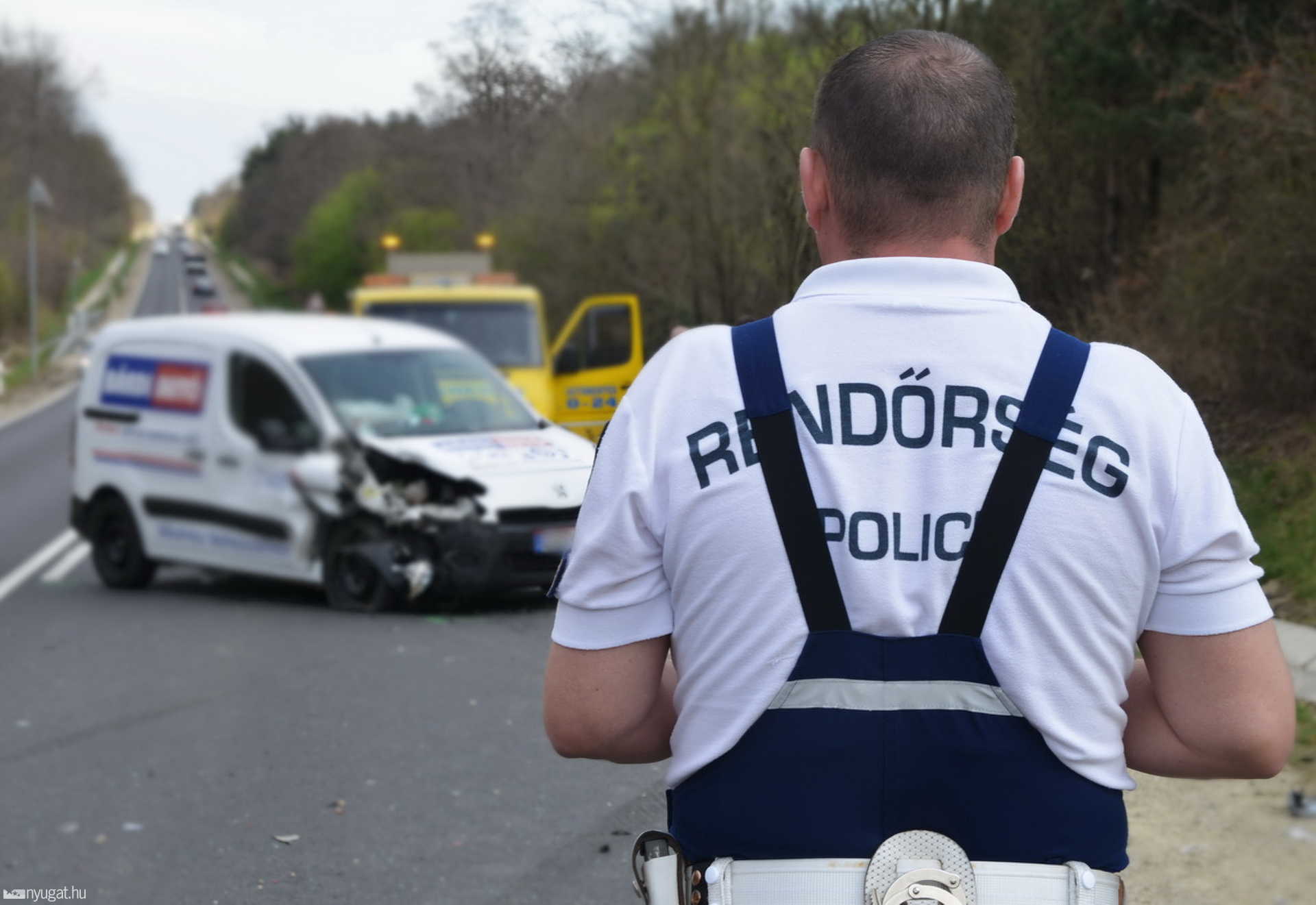 Árokba lökte az előtte haladó Fiatot egy Peugeot a 88-as főúton	