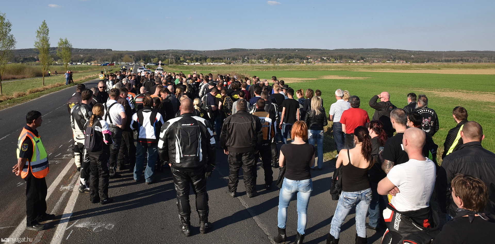 Megemlékezés a halálos motorbaleset áldozatáról