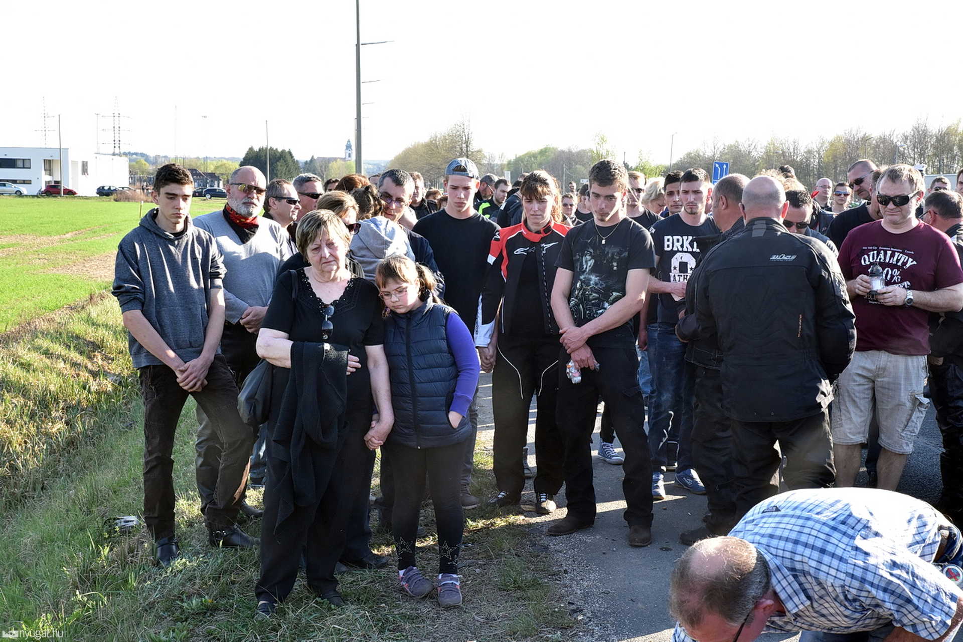Megemlékezés a halálos motorbaleset áldozatáról 