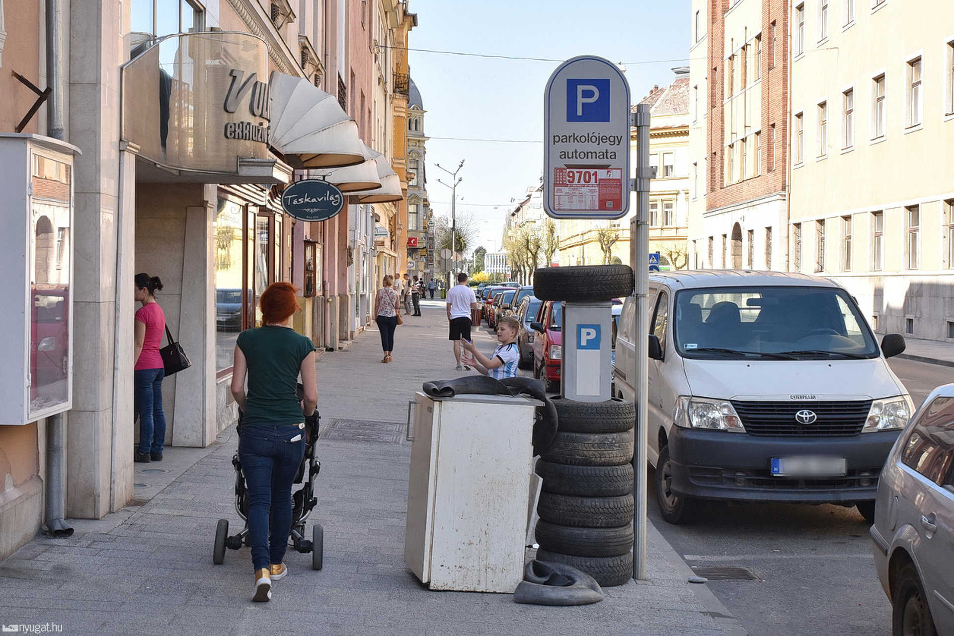 Lomtalanítási szemét a Király utcában