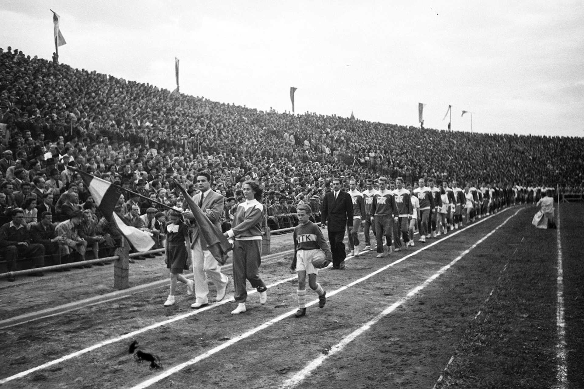 Újpest, Megyeri út, UTE pálya. A 60 éves MTK ünneplése, 1949.