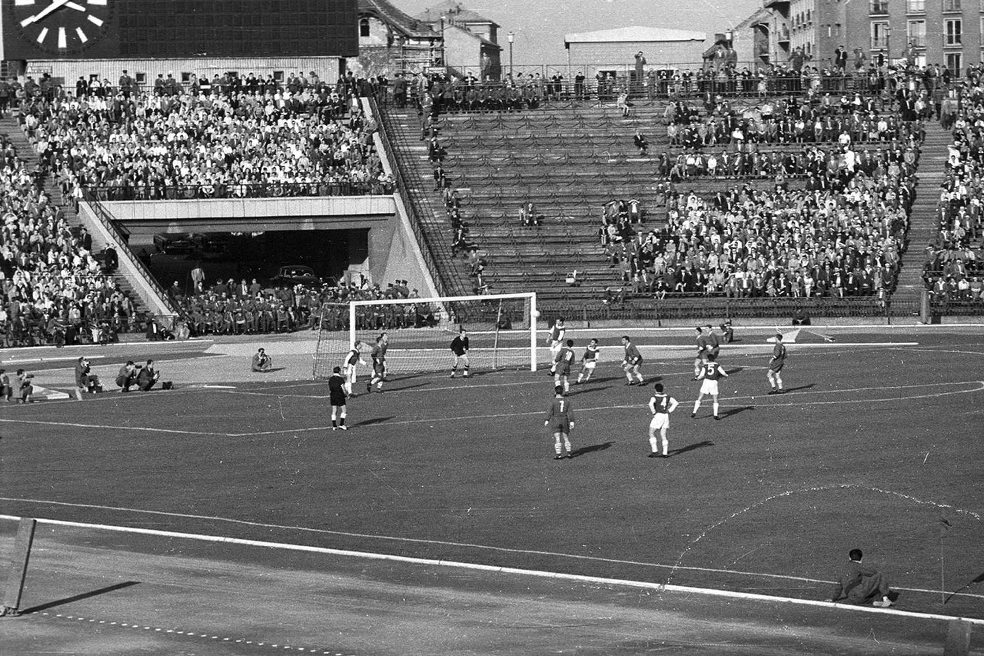 Népstadion, a felvétel a Ferencváros - Újpesti Dózsa (2:0) labdarúgó mérkőzésen készült, 1960. szeptember 25.