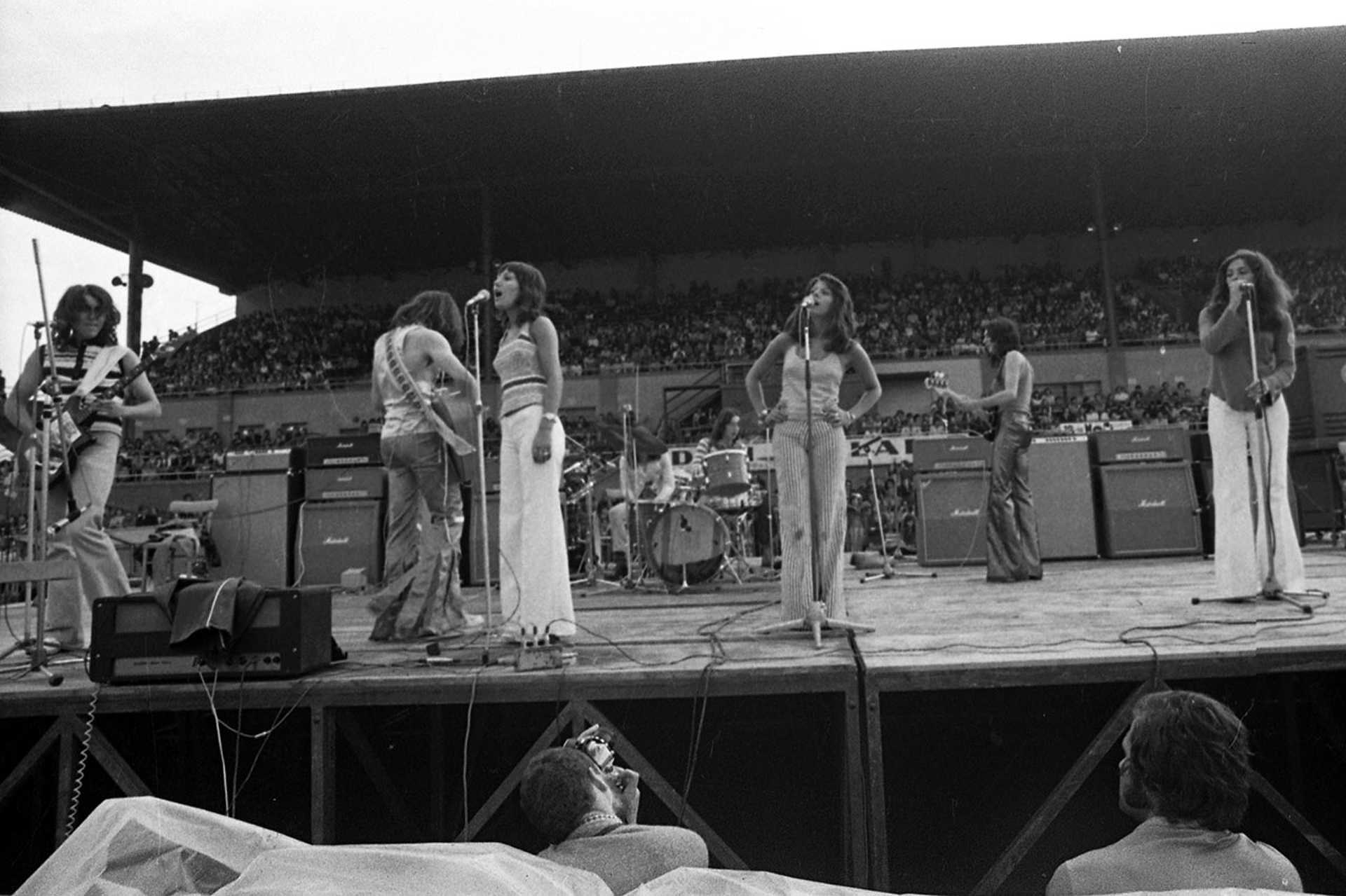 DVTK-stadion, Rockfesztivál. A Generál együttes és a Mikrolied vokál fellépése, 1973.